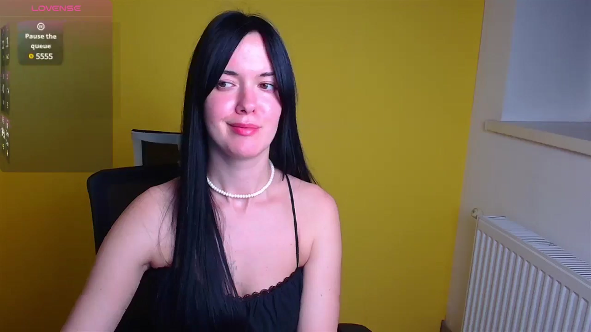 Gallery image thumbnail from Black_Red's myfreecams stream on, 12/11/2024, 21:31 image 16 of 20