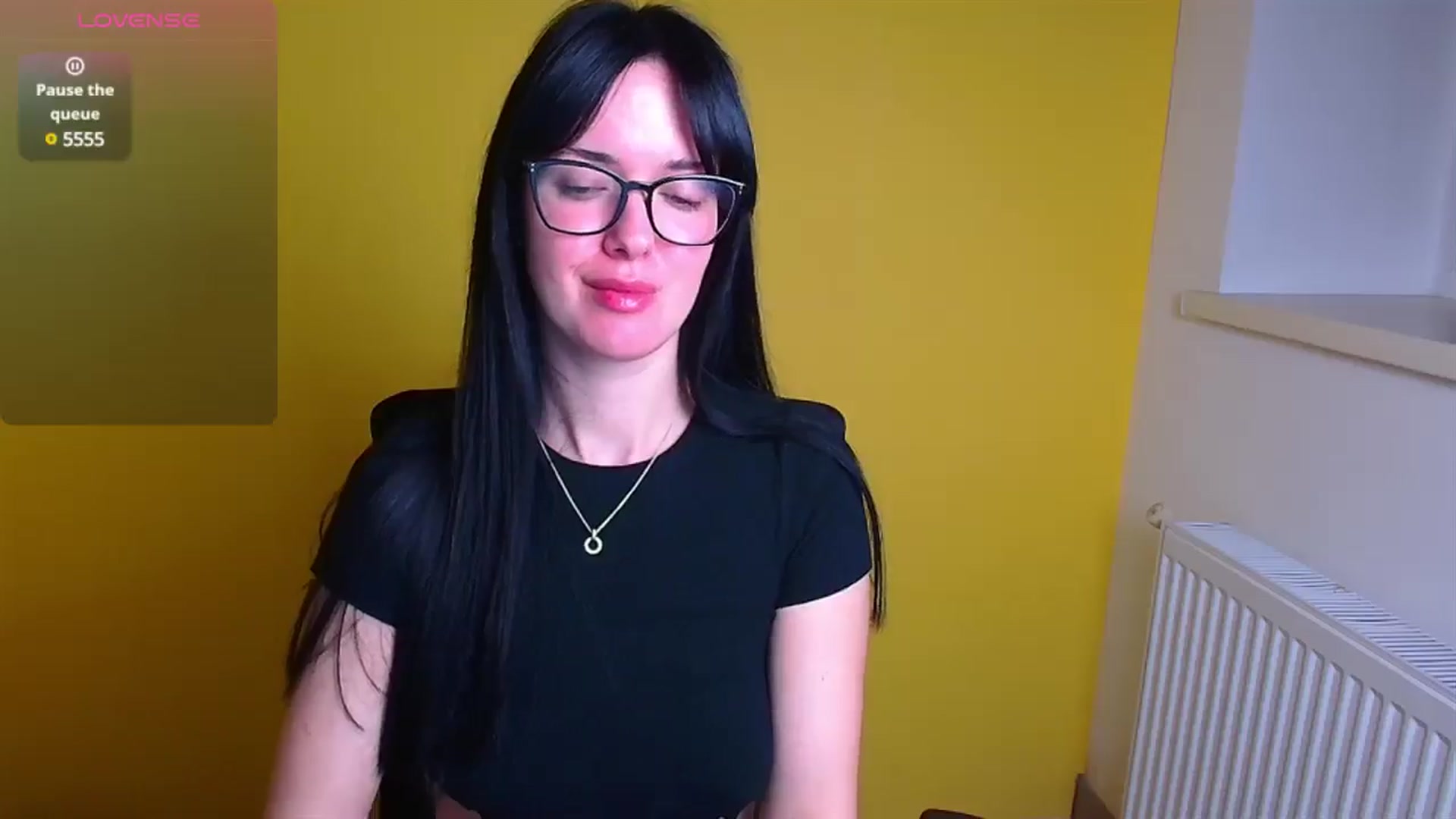 Gallery image thumbnail from Black_Red's myfreecams stream on, 12/19/2024, 08:01 image 18 of 20