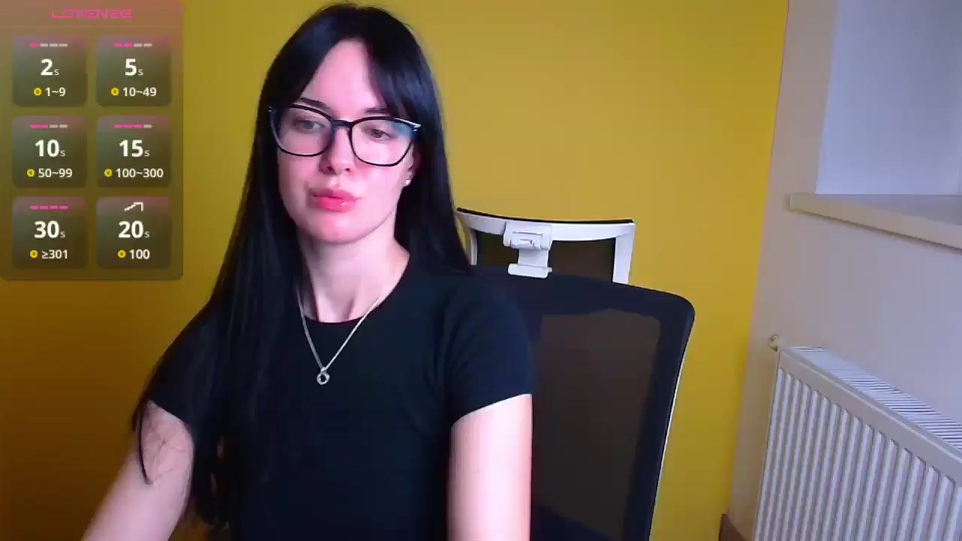 Gallery image thumbnail from Black_Red's myfreecams stream on, 12/19/2024, 08:58 image 16 of 20