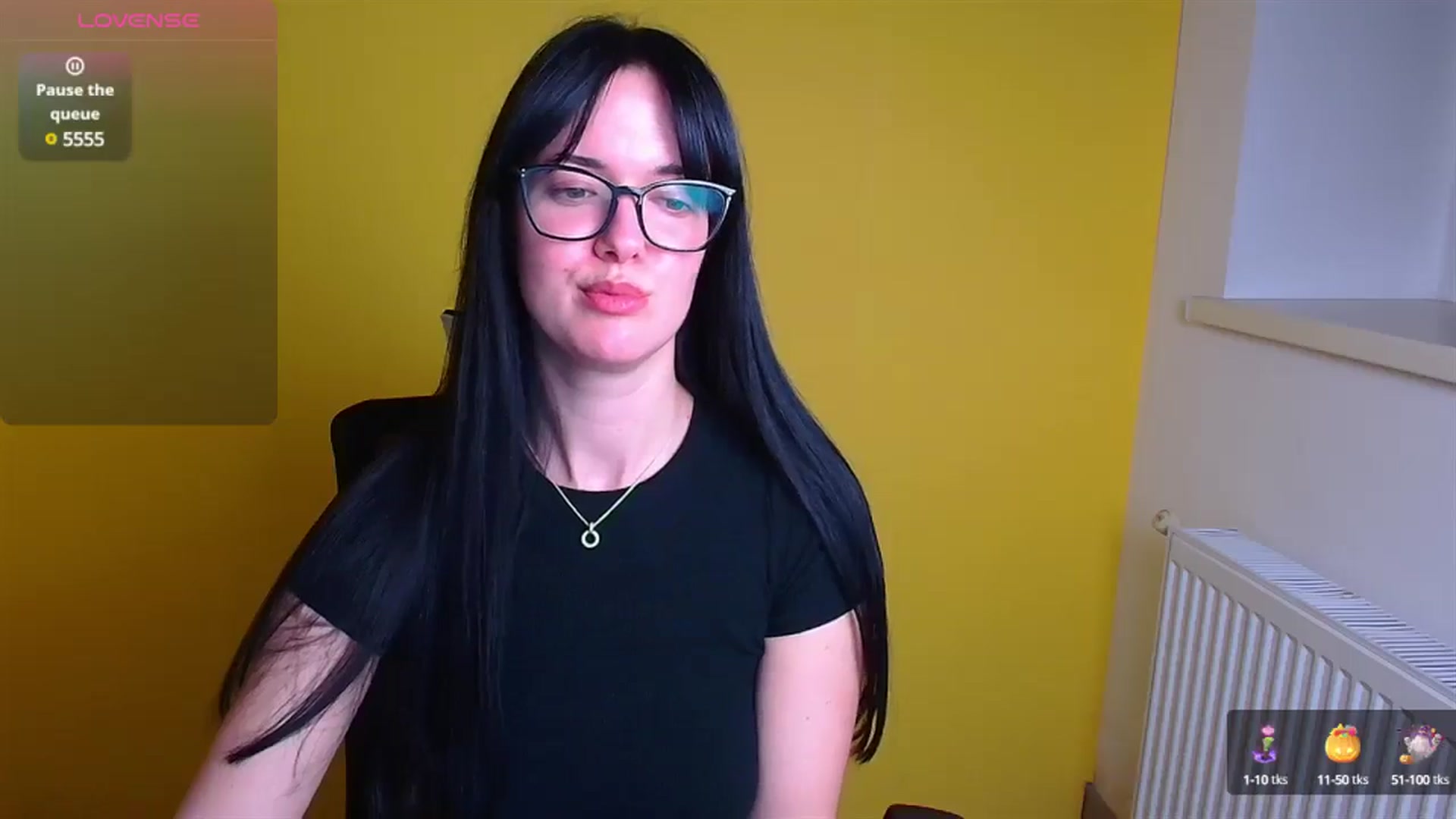 Gallery image thumbnail from Black_Red's myfreecams stream on, 12/19/2024, 10:50 image 19 of 20