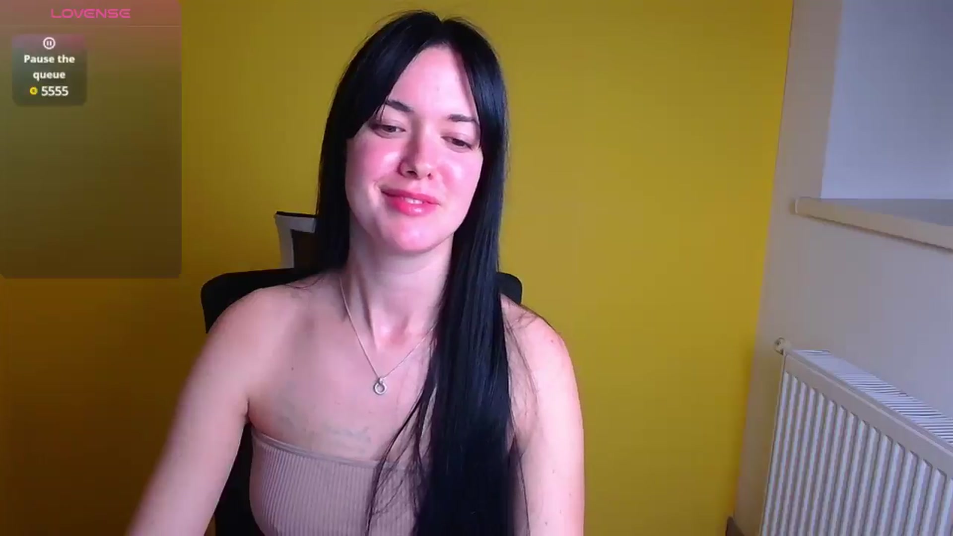 Gallery image thumbnail from Black_Red's myfreecams stream on, 12/21/2024, 10:20 image 4 of 20