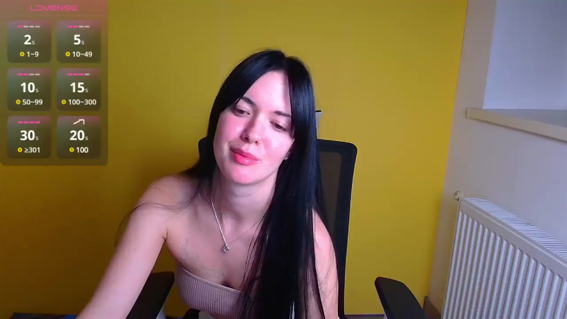 Gallery image thumbnail from Black_Red's myfreecams stream on, 12/21/2024, 10:20 image 16 of 20