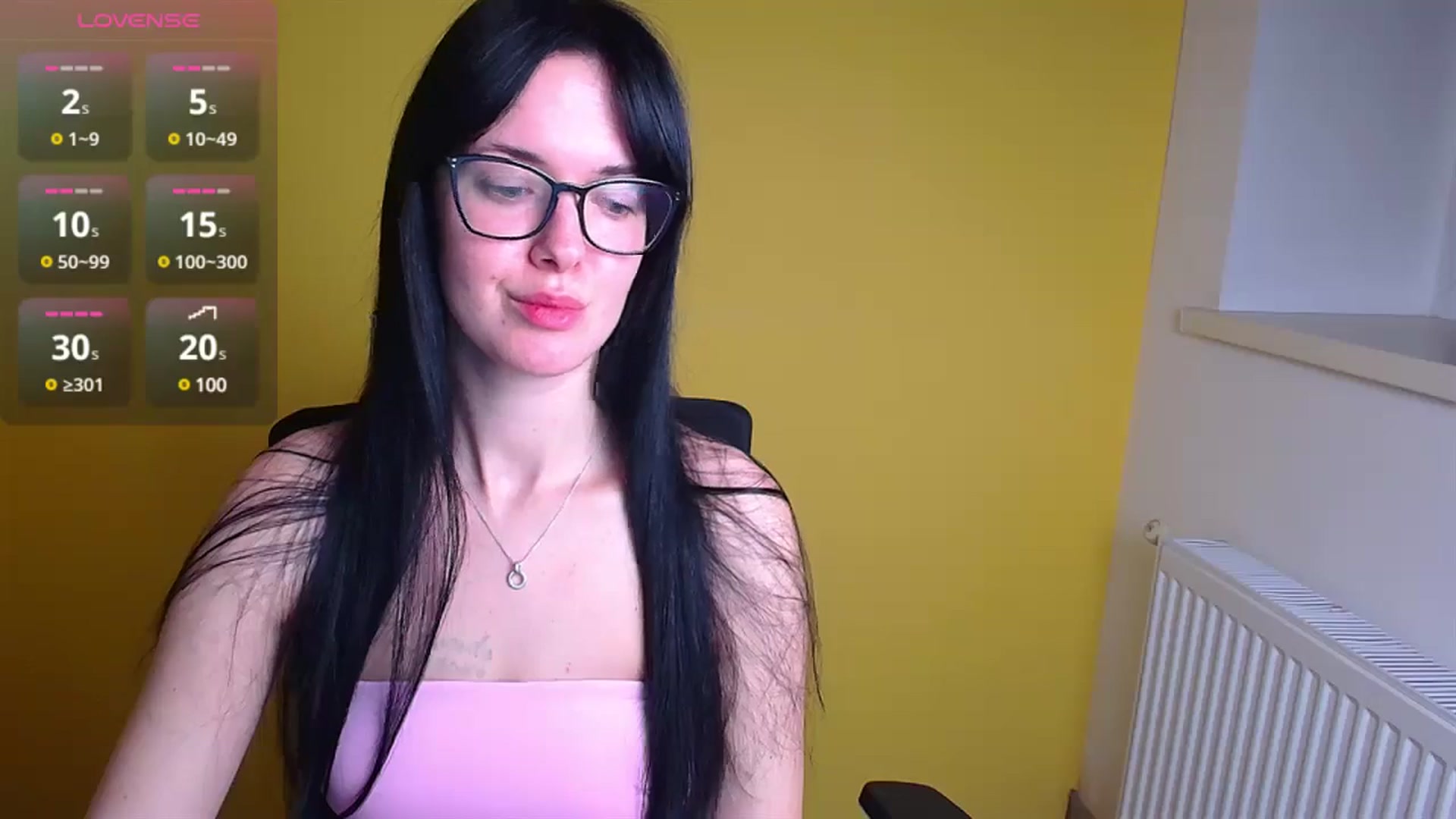 Gallery image thumbnail from Black_Red's myfreecams stream on, 12/24/2024, 09:00 image 2 of 20