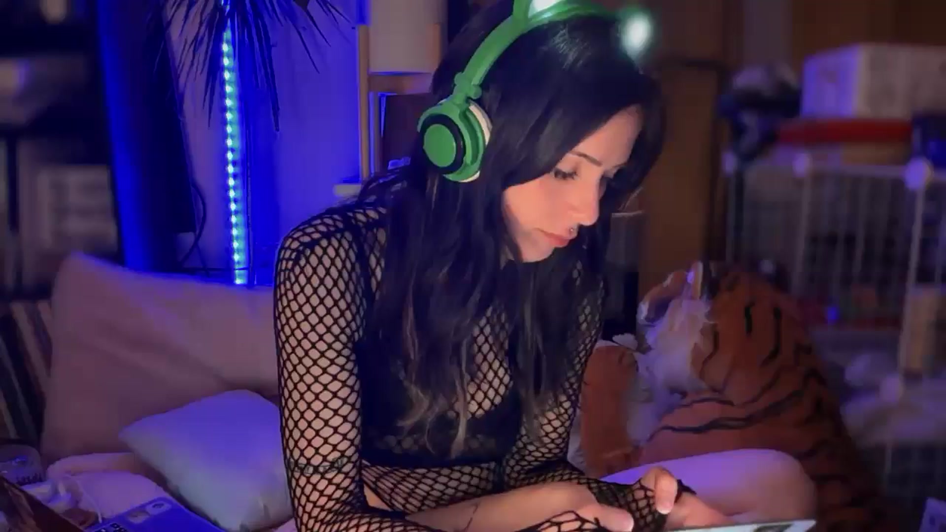 Gallery image thumbnail from BlairBangs's myfreecams stream on, 04/20/2025, 10:20 image 6 of 20