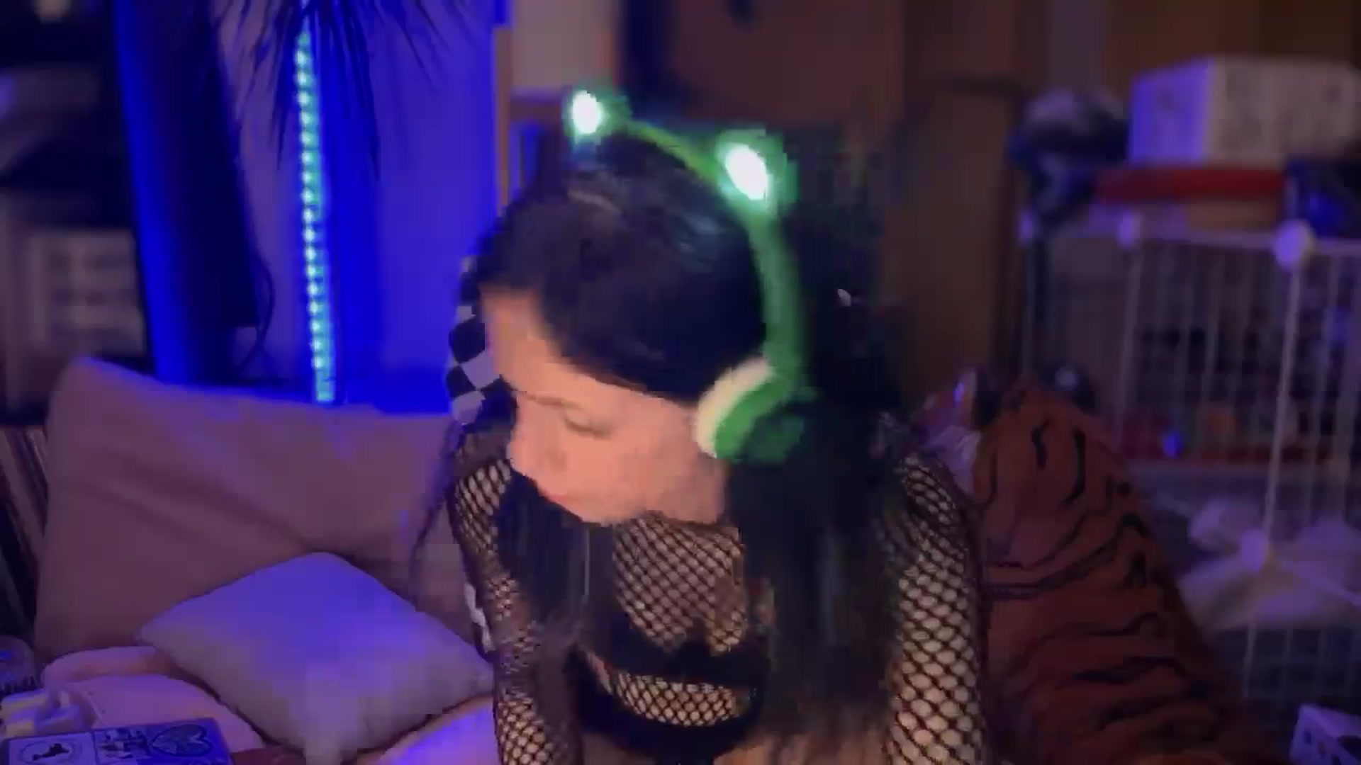 Gallery image thumbnail from BlairBangs's myfreecams stream on, 04/20/2025, 11:29 image 16 of 20
