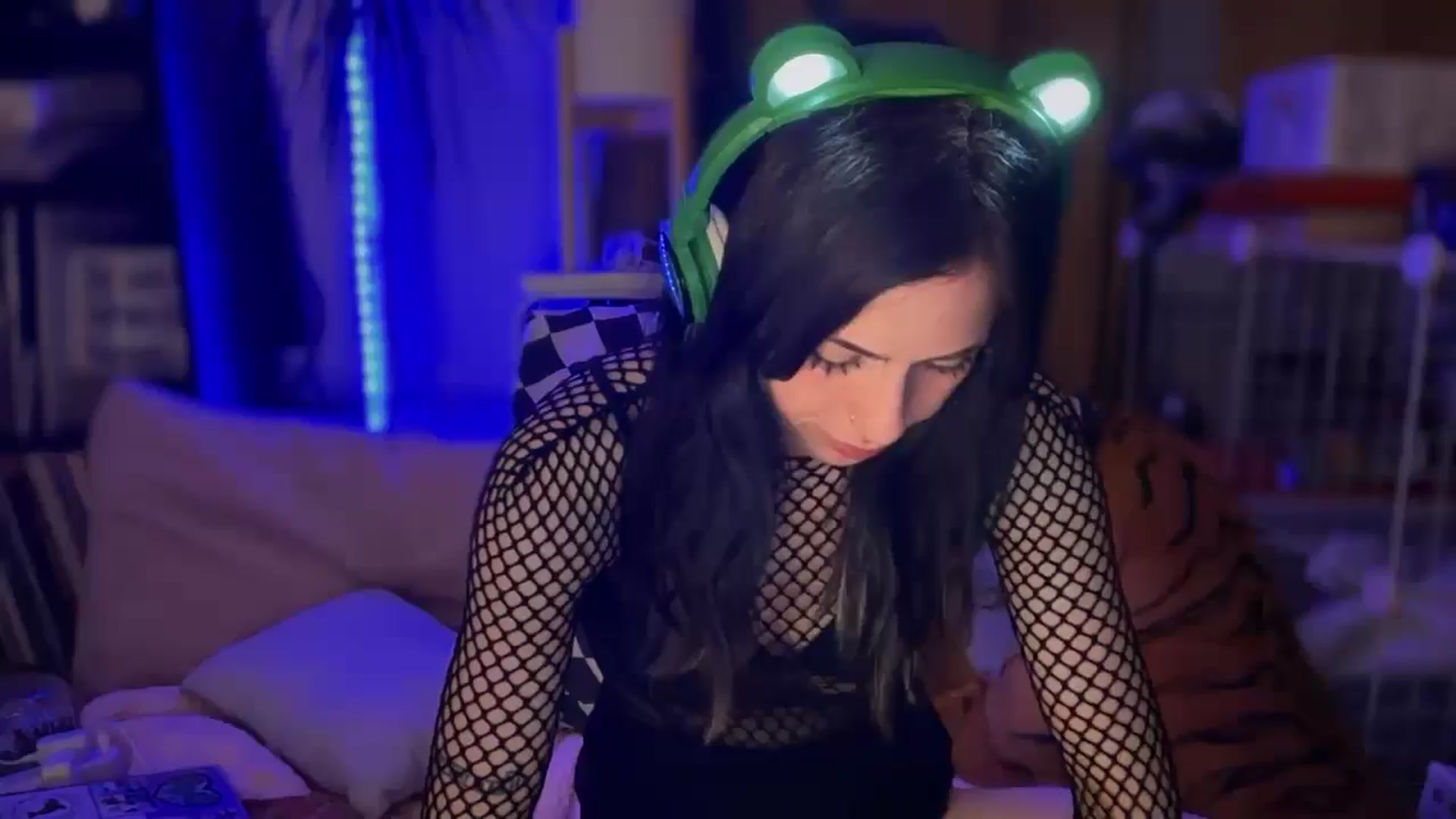 Gallery image thumbnail from BlairBangs's myfreecams stream on, 04/20/2025, 11:29 image 10 of 20