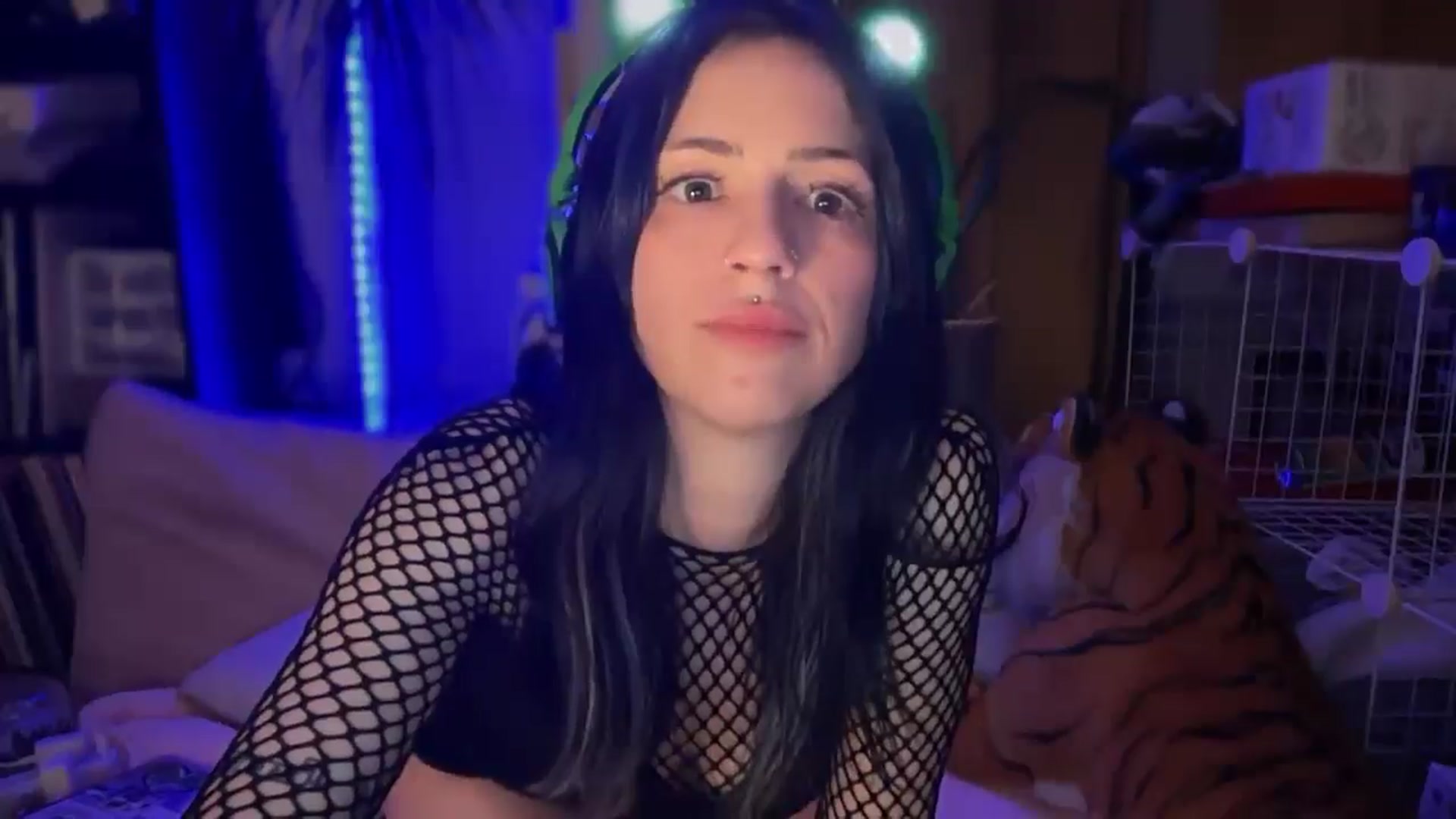 Gallery image thumbnail from BlairBangs's myfreecams stream on, 04/20/2025, 11:29 image 3 of 20