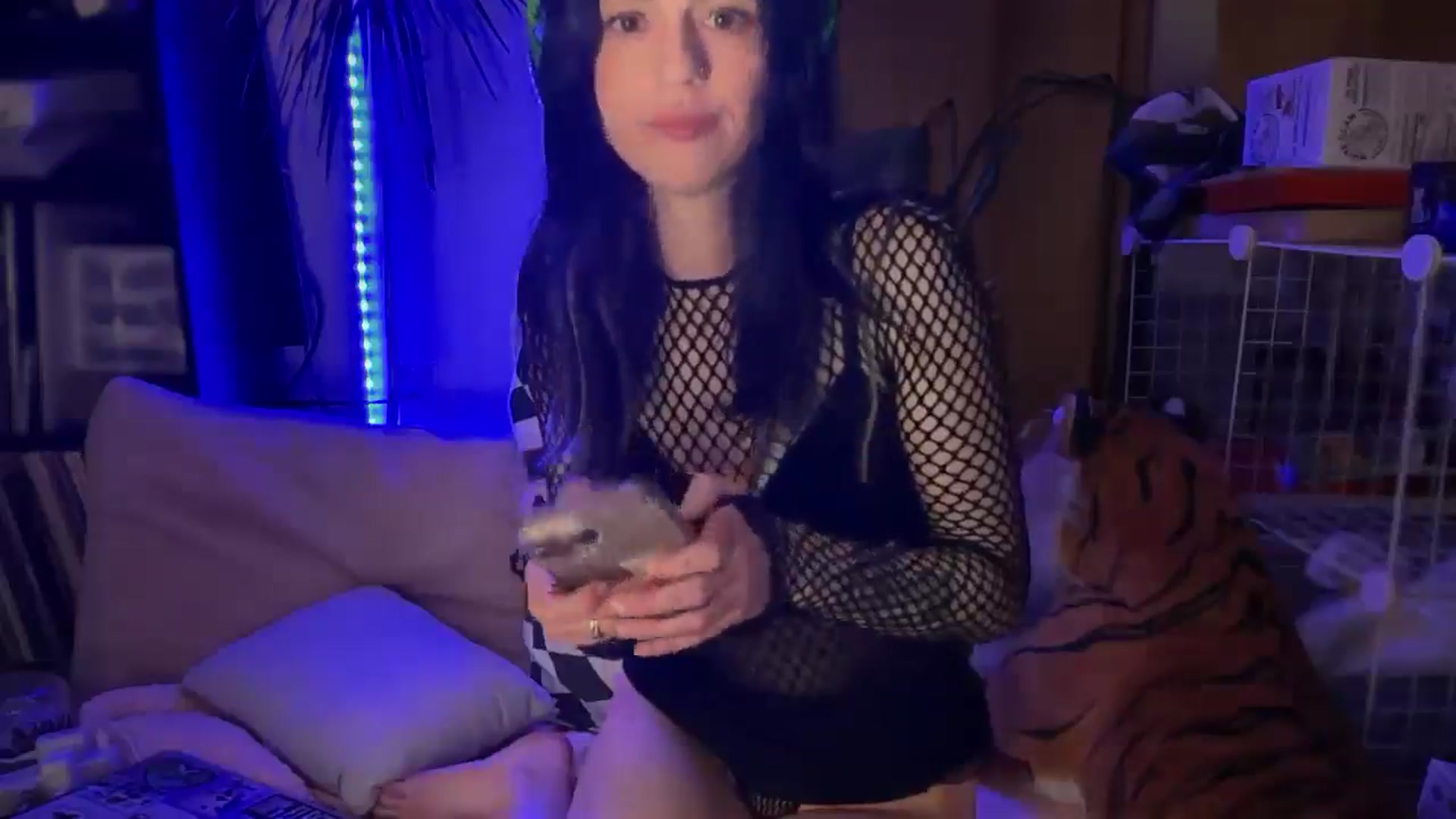 Gallery image thumbnail from BlairBangs's myfreecams stream on, 04/20/2025, 11:29 image 7 of 20