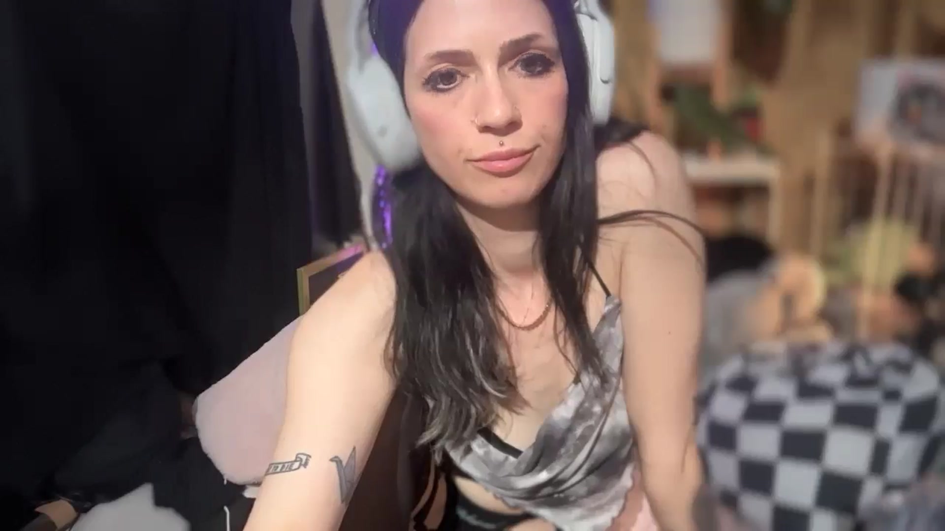 Gallery image thumbnail from BlairBangs's myfreecams stream on, 04/21/2025, 10:10 image 20 of 20