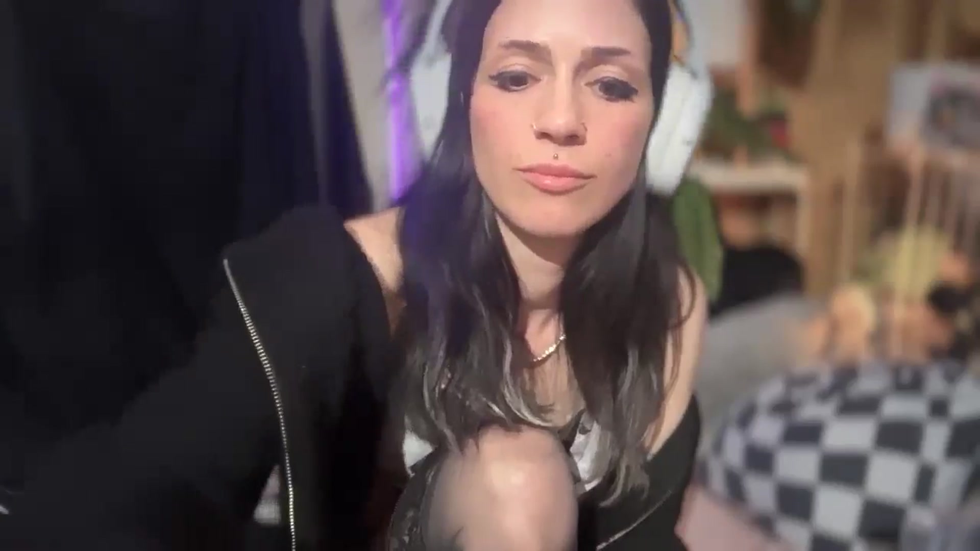 Gallery image thumbnail from BlairBangs's myfreecams stream on, 04/21/2025, 10:35 image 10 of 20