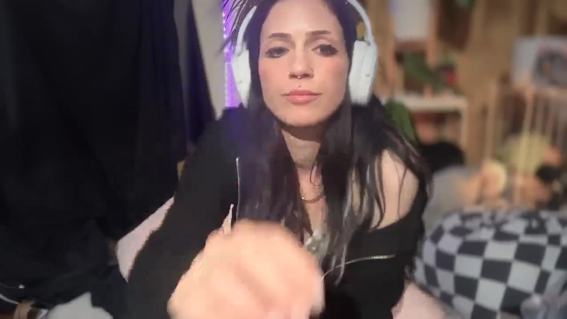 Gallery image thumbnail from BlairBangs's myfreecams stream on, 04/21/2025, 10:35 image 16 of 20