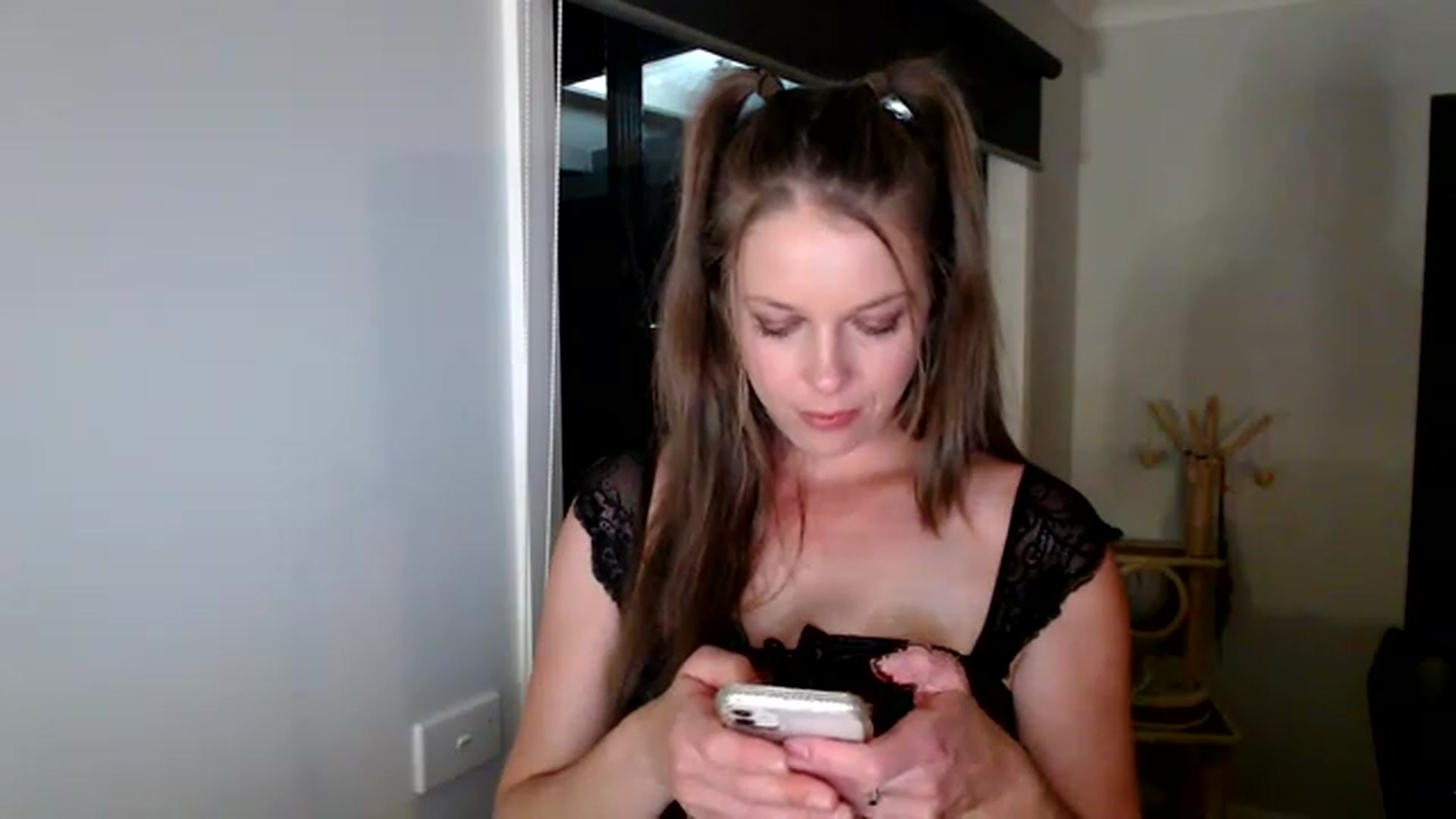 Gallery image thumbnail from BlairHarper's myfreecams stream on, 12/26/2022, 14:18 image 7 of 20