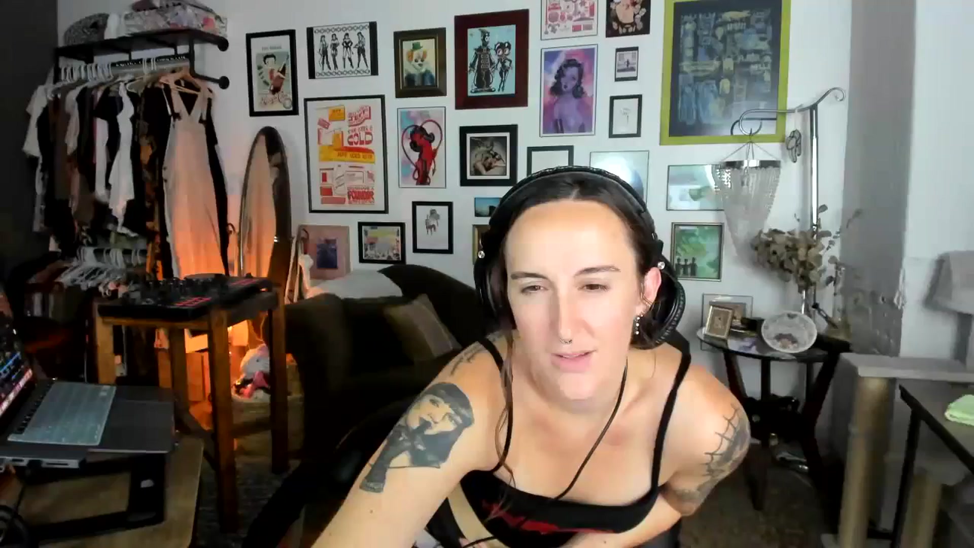 Gallery image thumbnail from BlairLennox's myfreecams stream on, 08/23/2023, 03:56 image 17 of 20