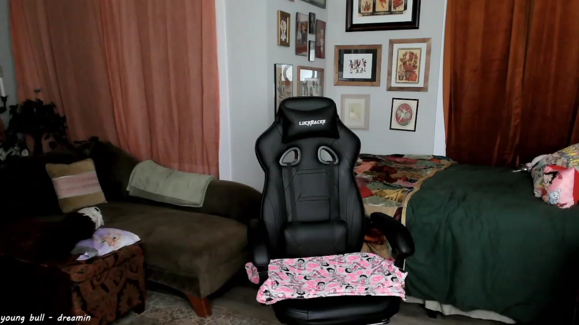 Gallery image thumbnail from BlairLennox's myfreecams stream on, 01/20/2024, 03:38 image 13 of 20