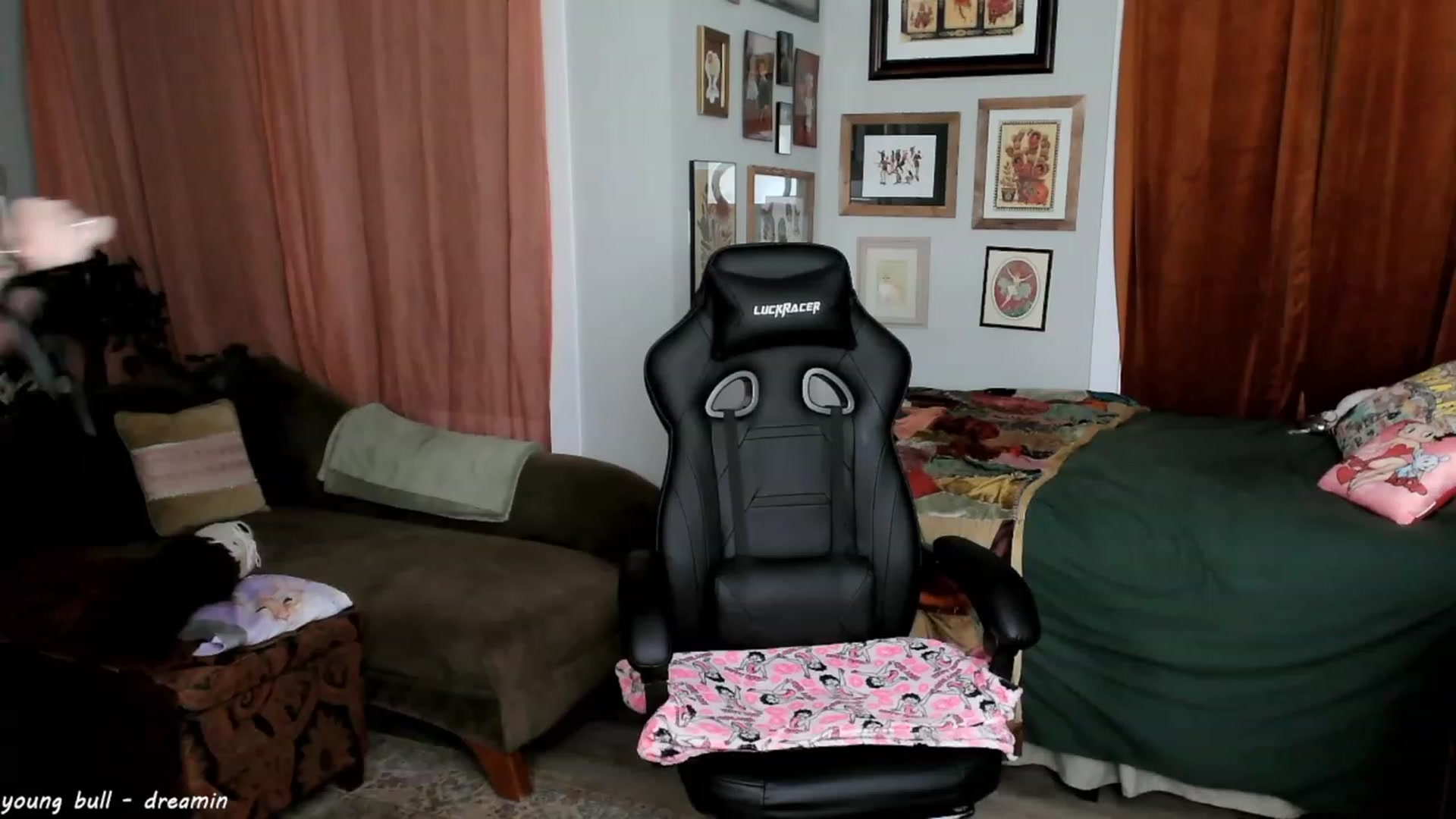 Gallery image thumbnail from BlairLennox's myfreecams stream on, 01/20/2024, 03:38 image 14 of 20
