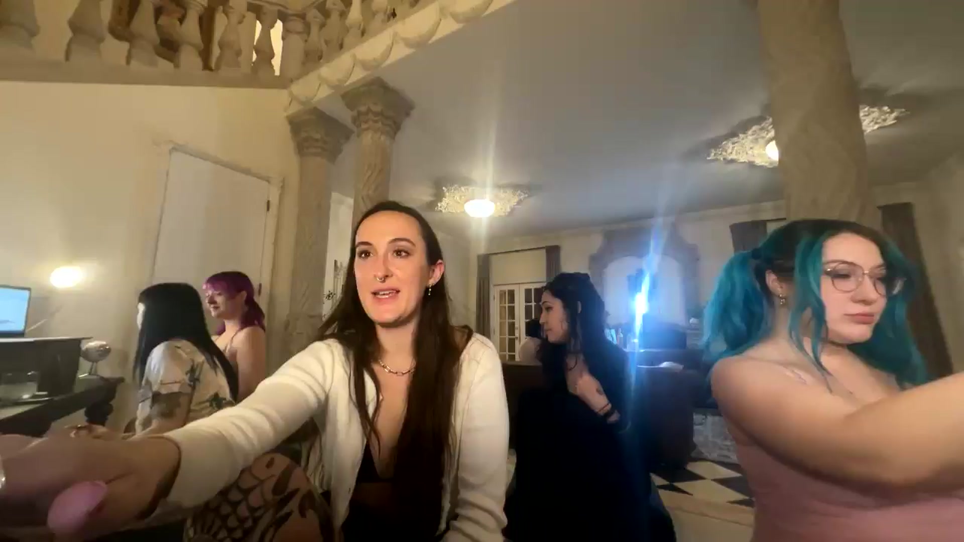 Gallery image thumbnail from BlairLennox's myfreecams stream on, 11/19/2024, 03:54 image 1 of 20