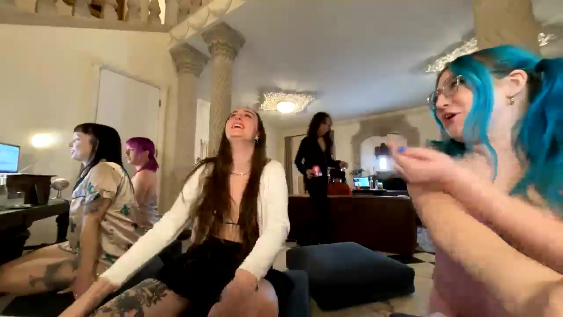 Gallery image thumbnail from BlairLennox's myfreecams stream on, 11/19/2024, 03:54 image 9 of 20