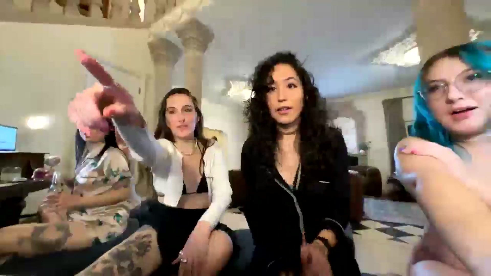 Gallery image thumbnail from BlairLennox's myfreecams stream on, 11/19/2024, 03:54 image 4 of 20
