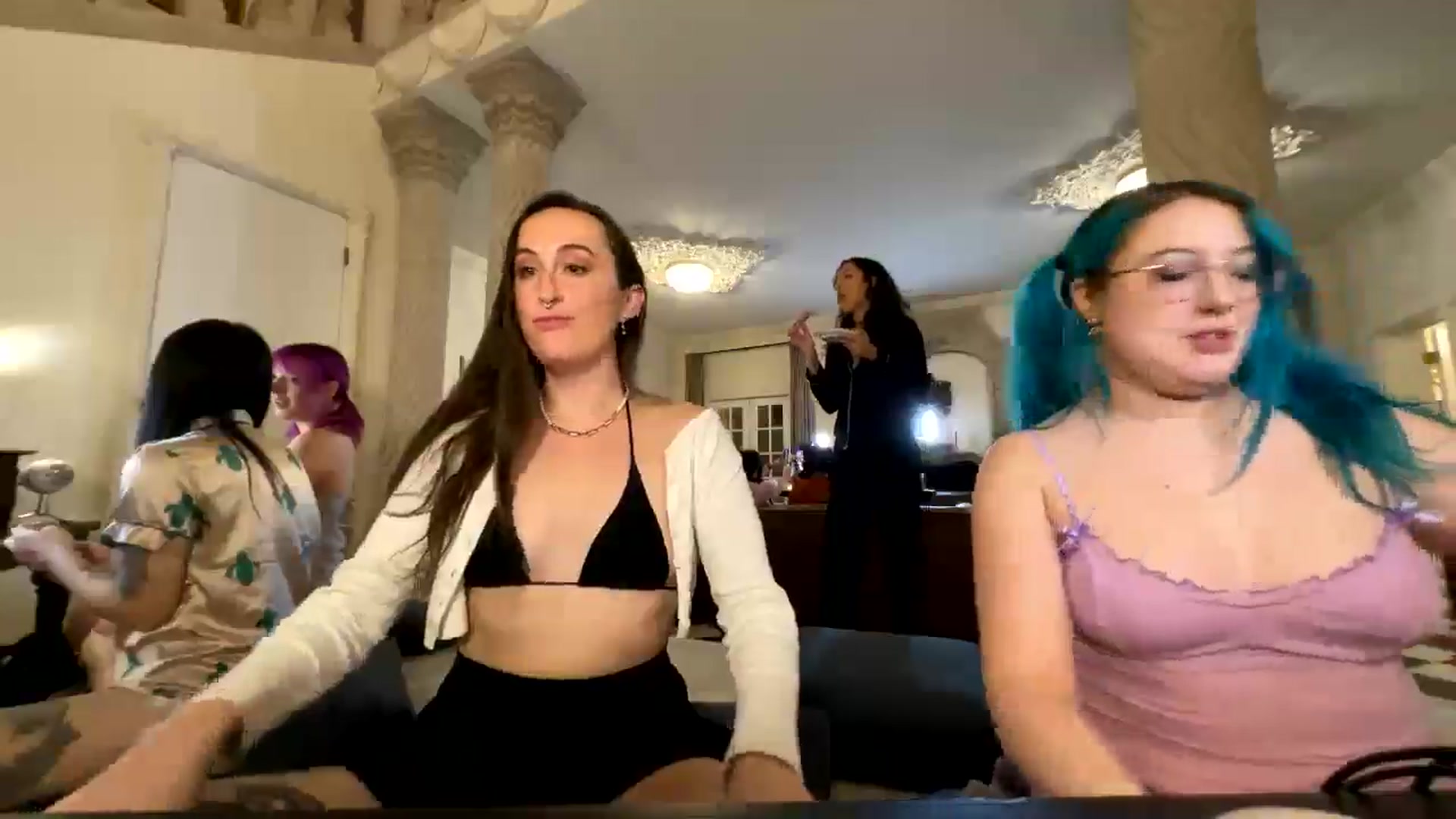 Gallery image thumbnail from BlairLennox's myfreecams stream on, 11/19/2024, 04:32 image 9 of 20