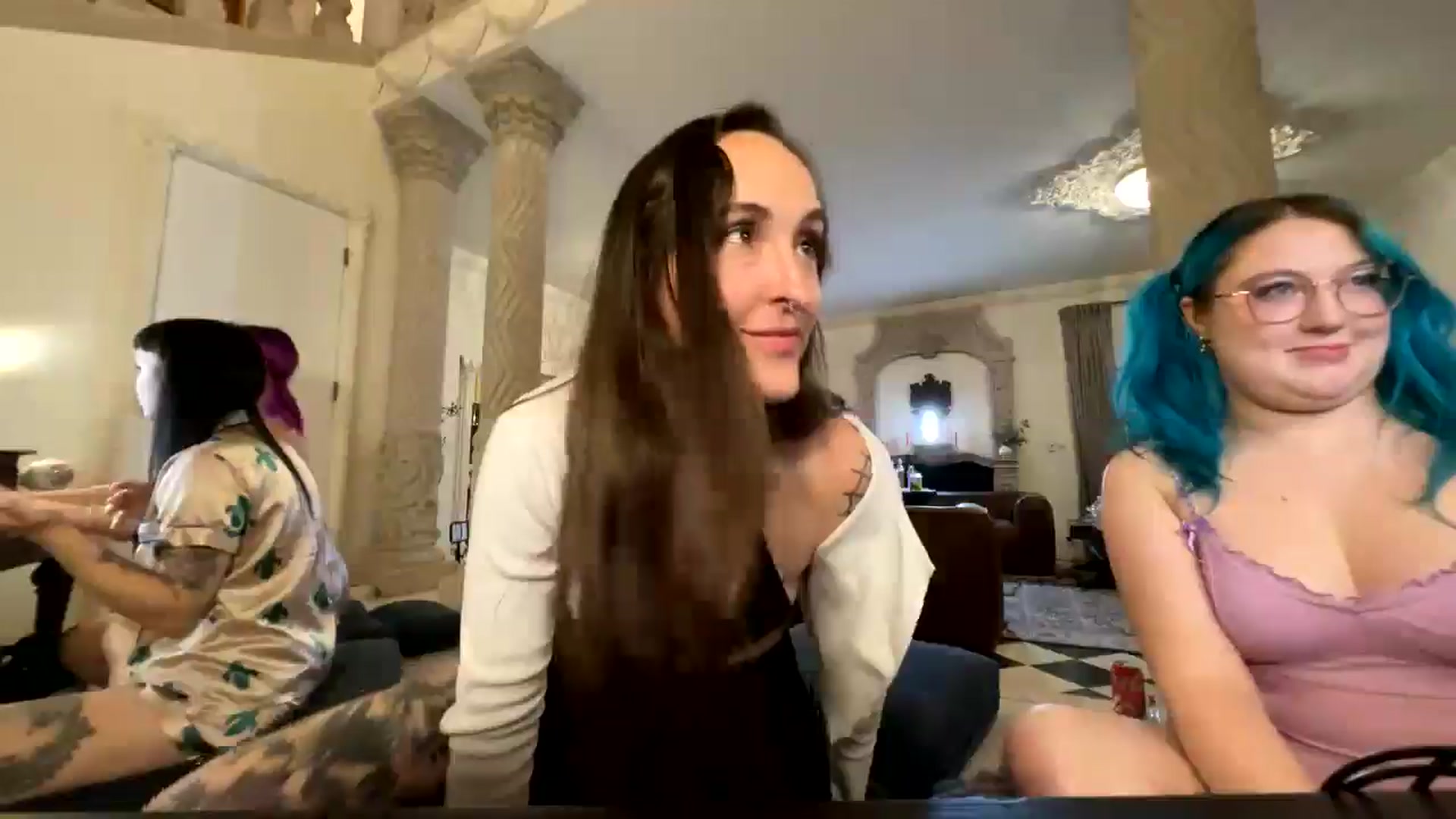 Gallery image thumbnail from BlairLennox's myfreecams stream on, 11/19/2024, 04:32 image 7 of 20