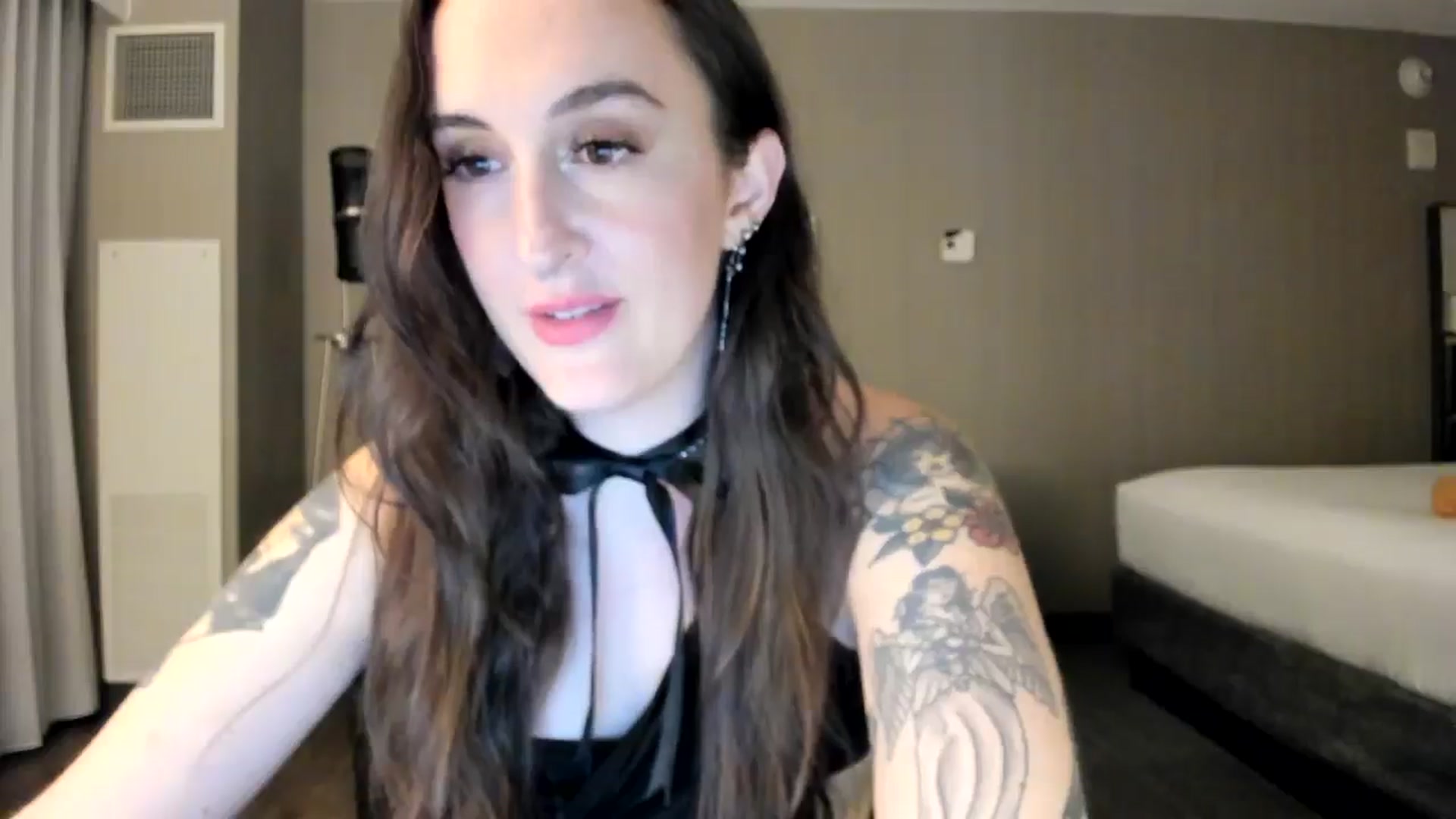 Gallery image thumbnail from BlairLennox's myfreecams stream on, 09/05/2025, 04:04 image 3 of 20