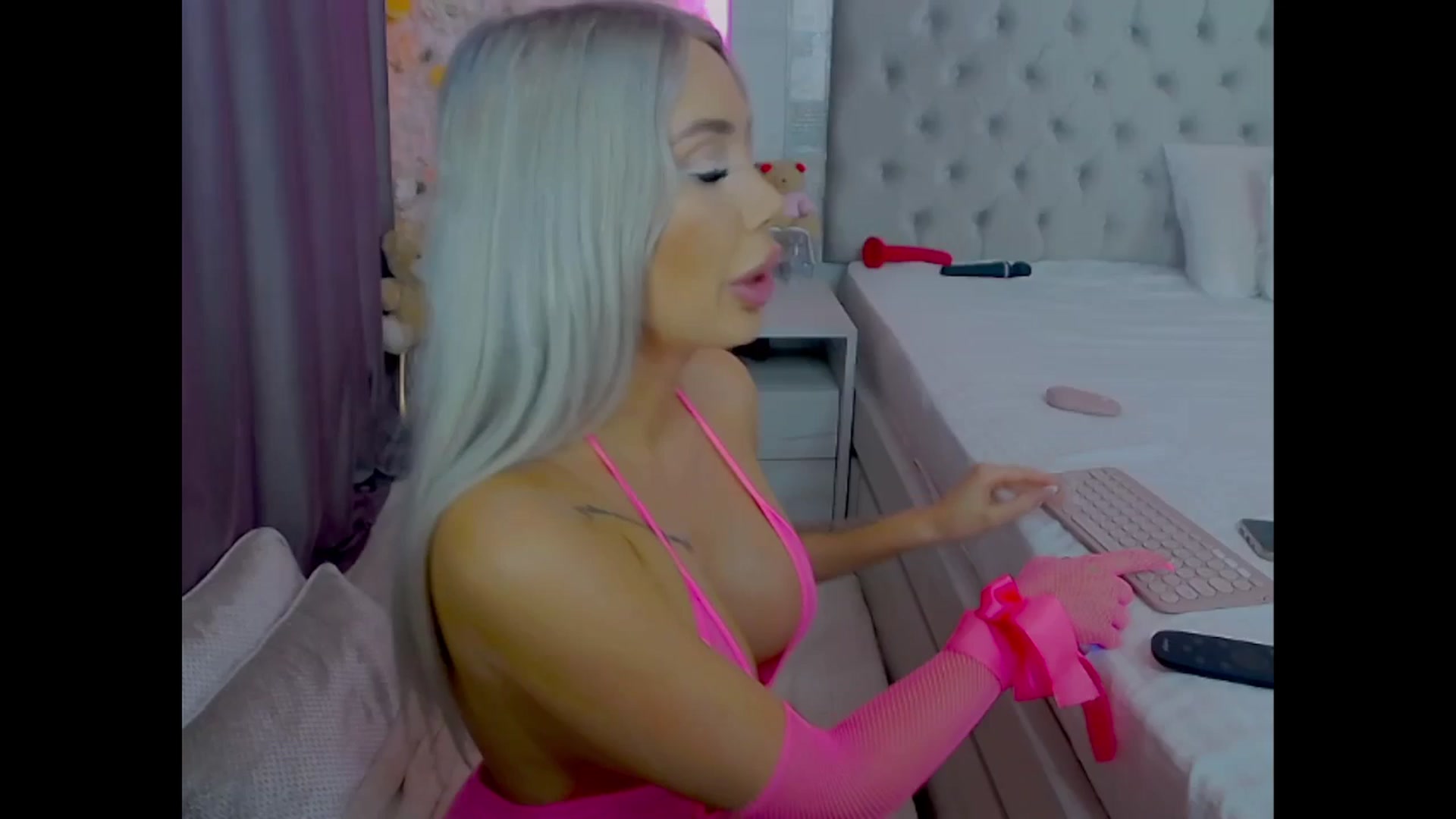 Gallery image thumbnail from BlairLuxee's myfreecams stream on, 11/10/2025, 08:51 image 1 of 20