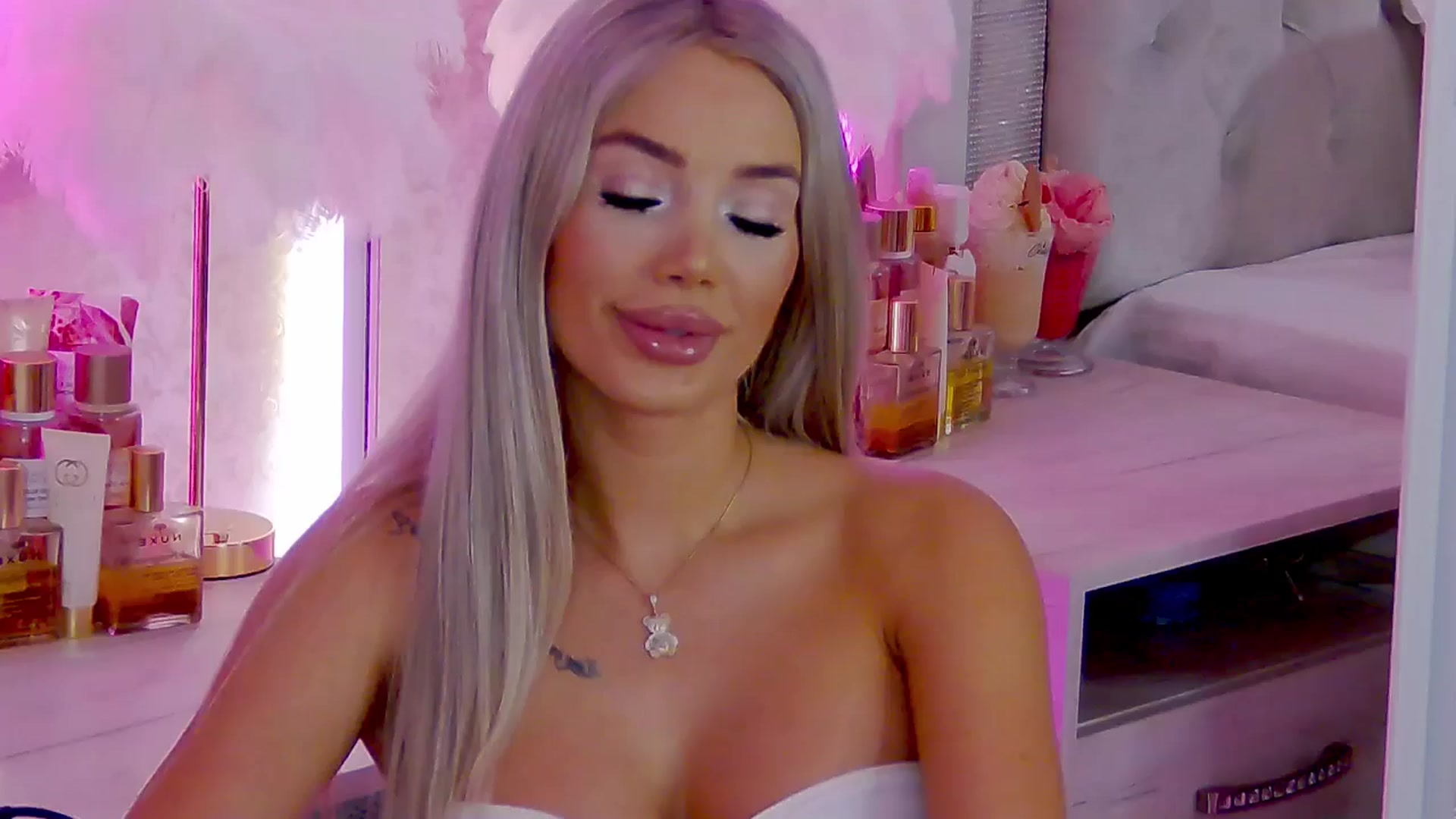 Gallery image thumbnail from BlairLuxee's myfreecams stream on, 11/16/2025, 11:58 image 14 of 20