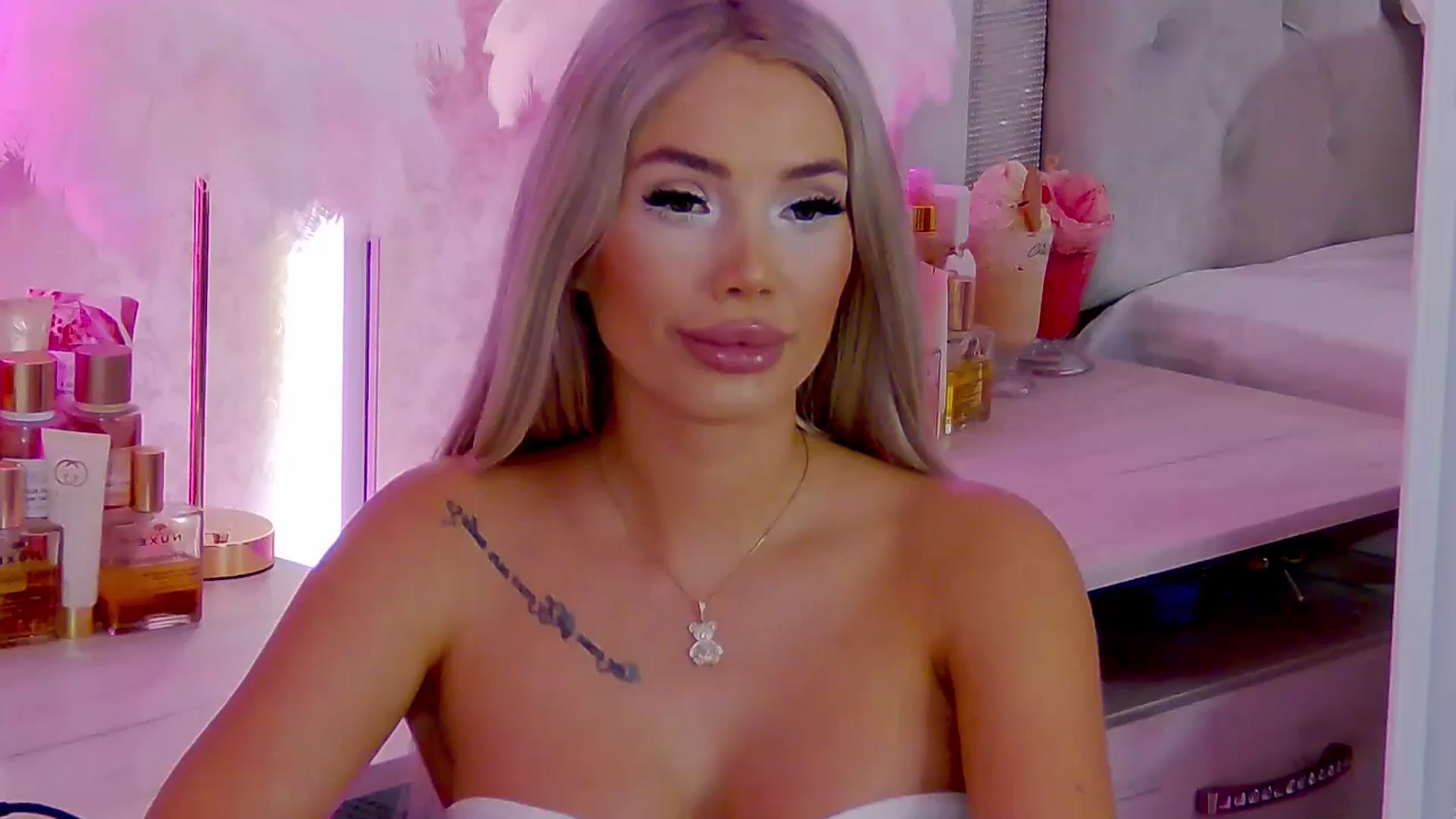 Gallery image thumbnail from BlairLuxee's myfreecams stream on, 11/16/2025, 11:58 image 12 of 20