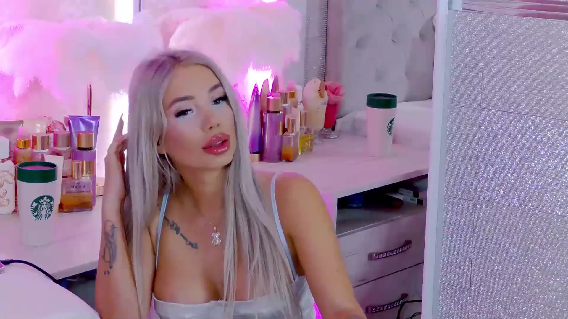 Gallery image thumbnail from BlairLuxee's myfreecams stream on, 11/17/2025, 12:34 image 2 of 20