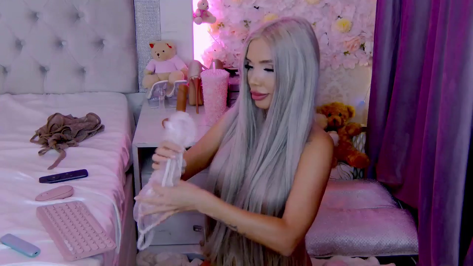Gallery image thumbnail from BlairSins's myfreecams stream on, 12/21/2025, 19:00 image 14 of 20