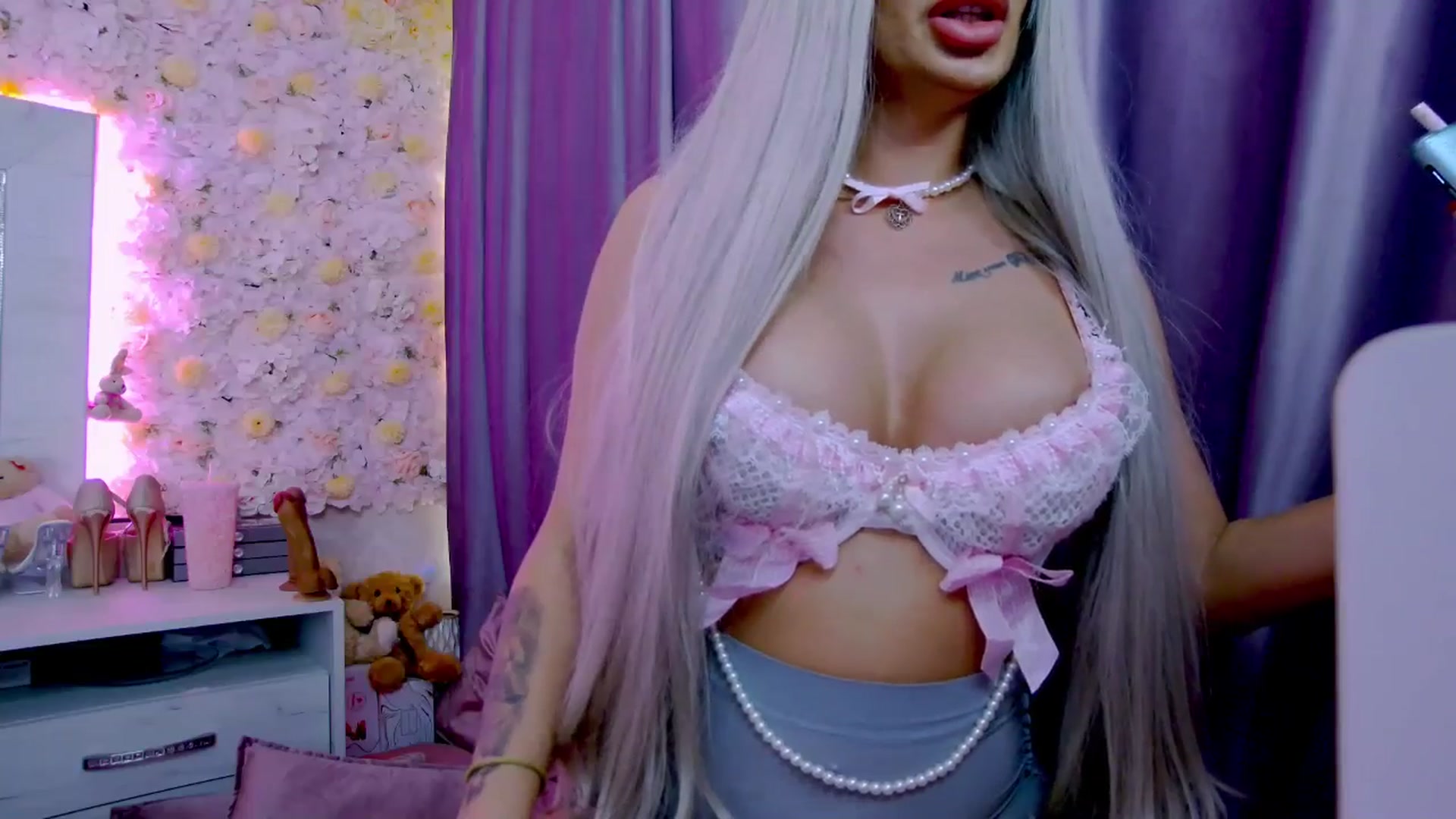 Gallery image thumbnail from BlairSins's myfreecams stream on, 12/22/2025, 19:11 image 3 of 20