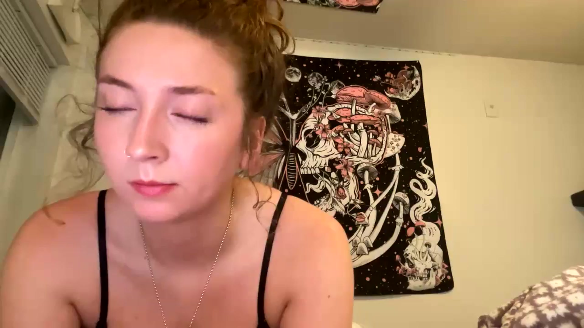Gallery image thumbnail from Blairbear03's myfreecams stream on, 03/05/2024, 04:53 image 1 of 20