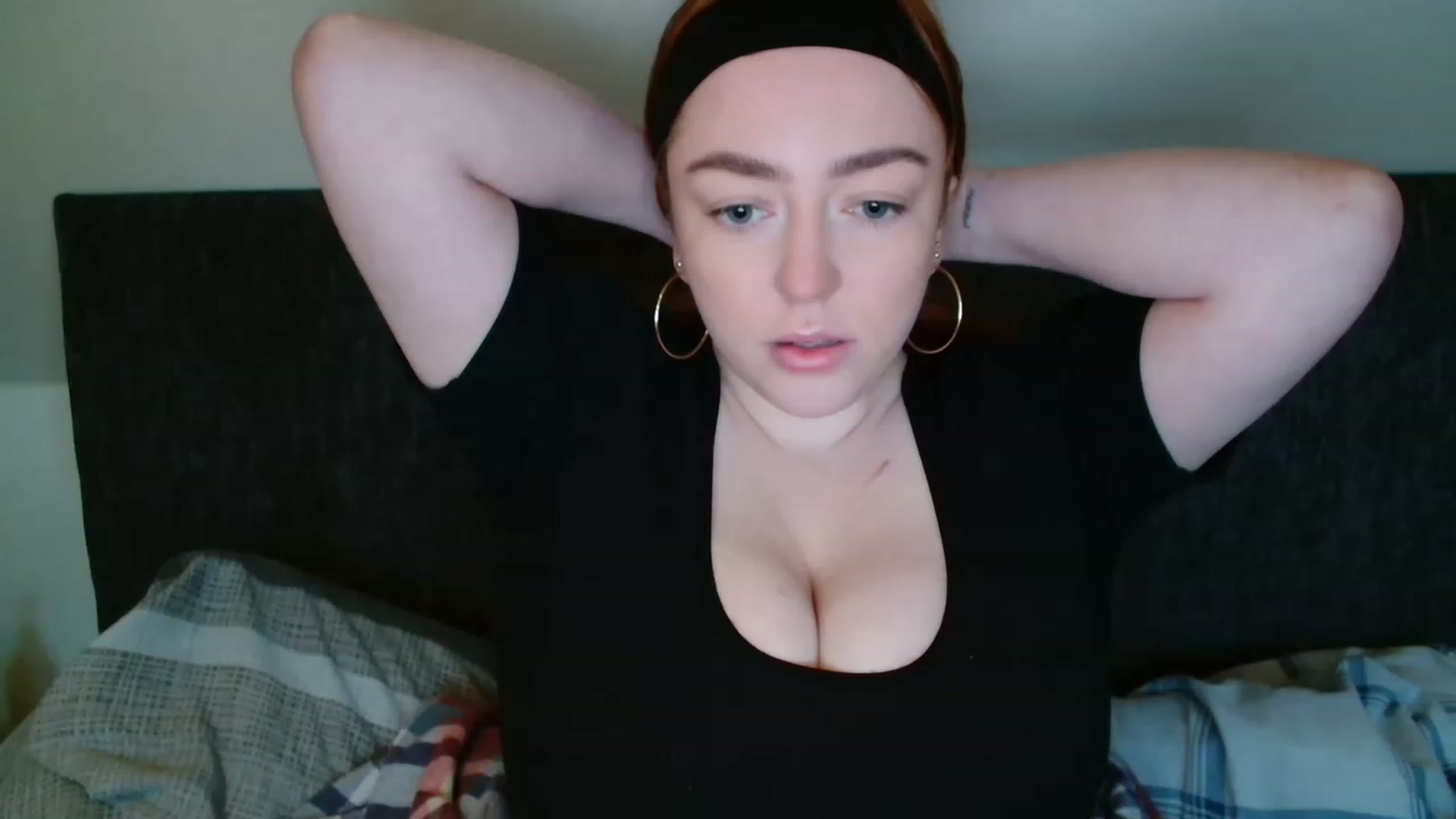 Gallery image thumbnail from Blairbunnie's myfreecams stream on, 11/21/2022, 16:16 image 4 of 20
