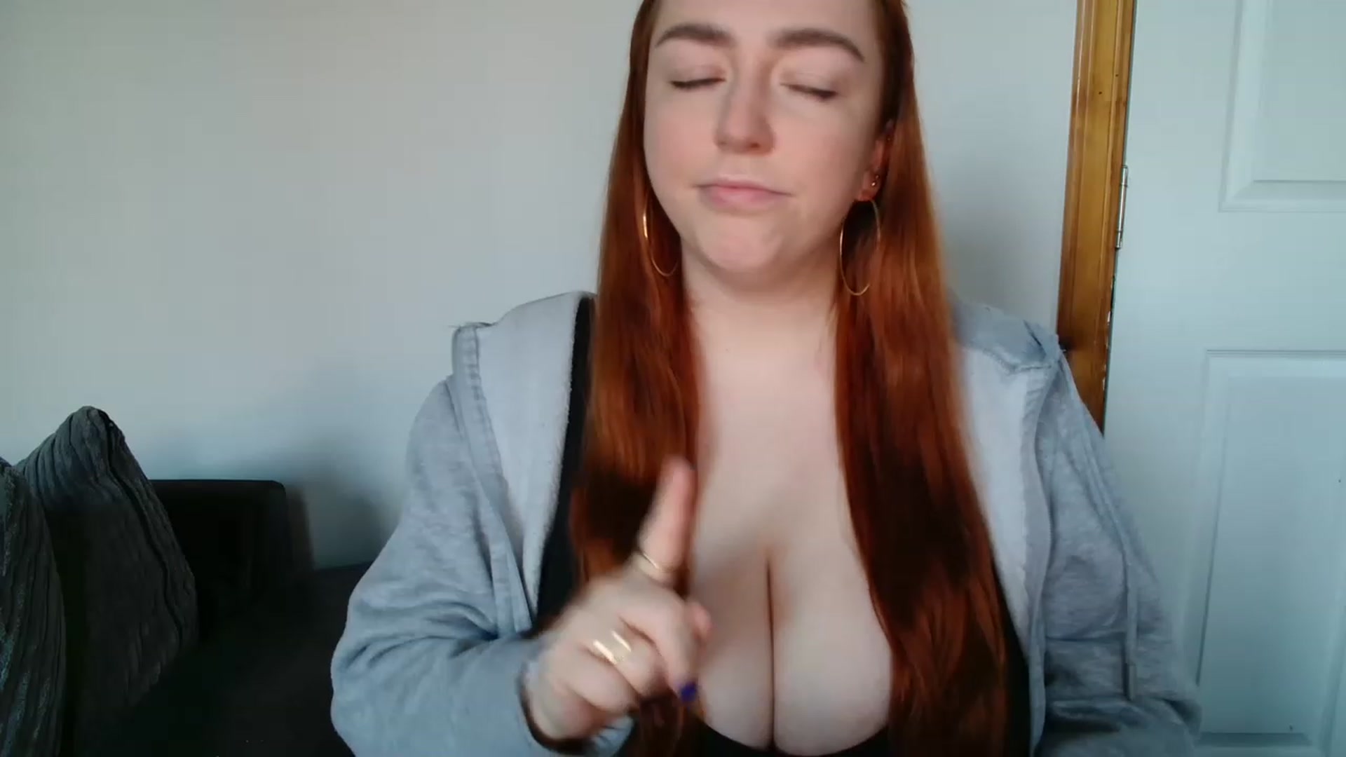 Gallery image thumbnail from Blairbunnie's myfreecams stream on, 11/25/2022, 14:46 image 14 of 20