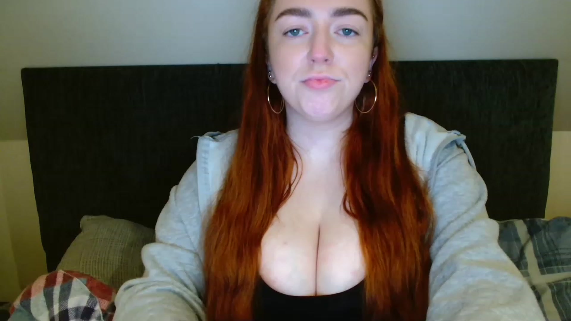 Gallery image thumbnail from Blairbunnie's myfreecams stream on, 12/01/2022, 02:53 image 15 of 20