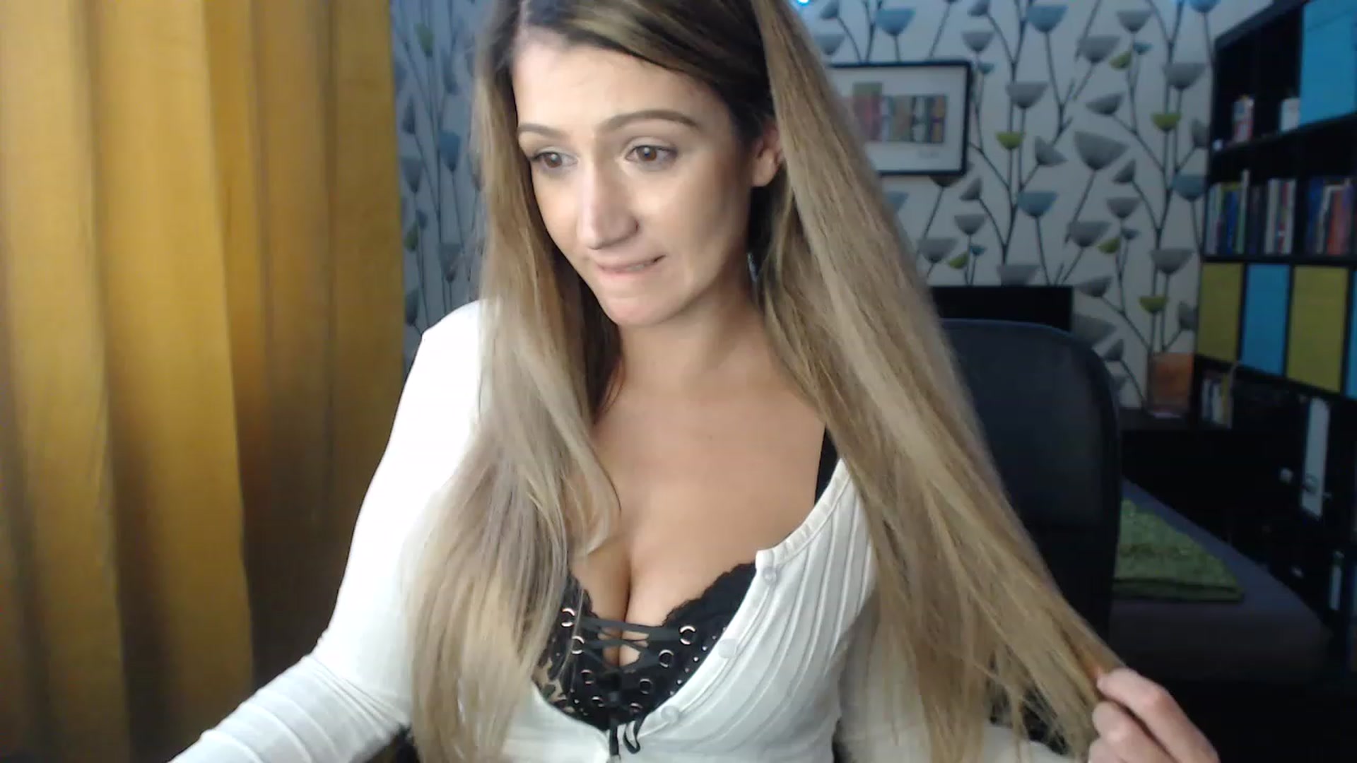 Gallery image thumbnail from BlakeLivelyi's myfreecams stream on, 12/08/2022, 12:22 image 14 of 20