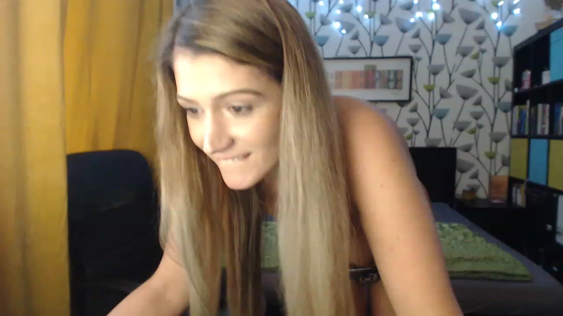 Gallery image thumbnail from BlakeLivelyi's myfreecams stream on, 12/08/2022, 12:22 image 19 of 20