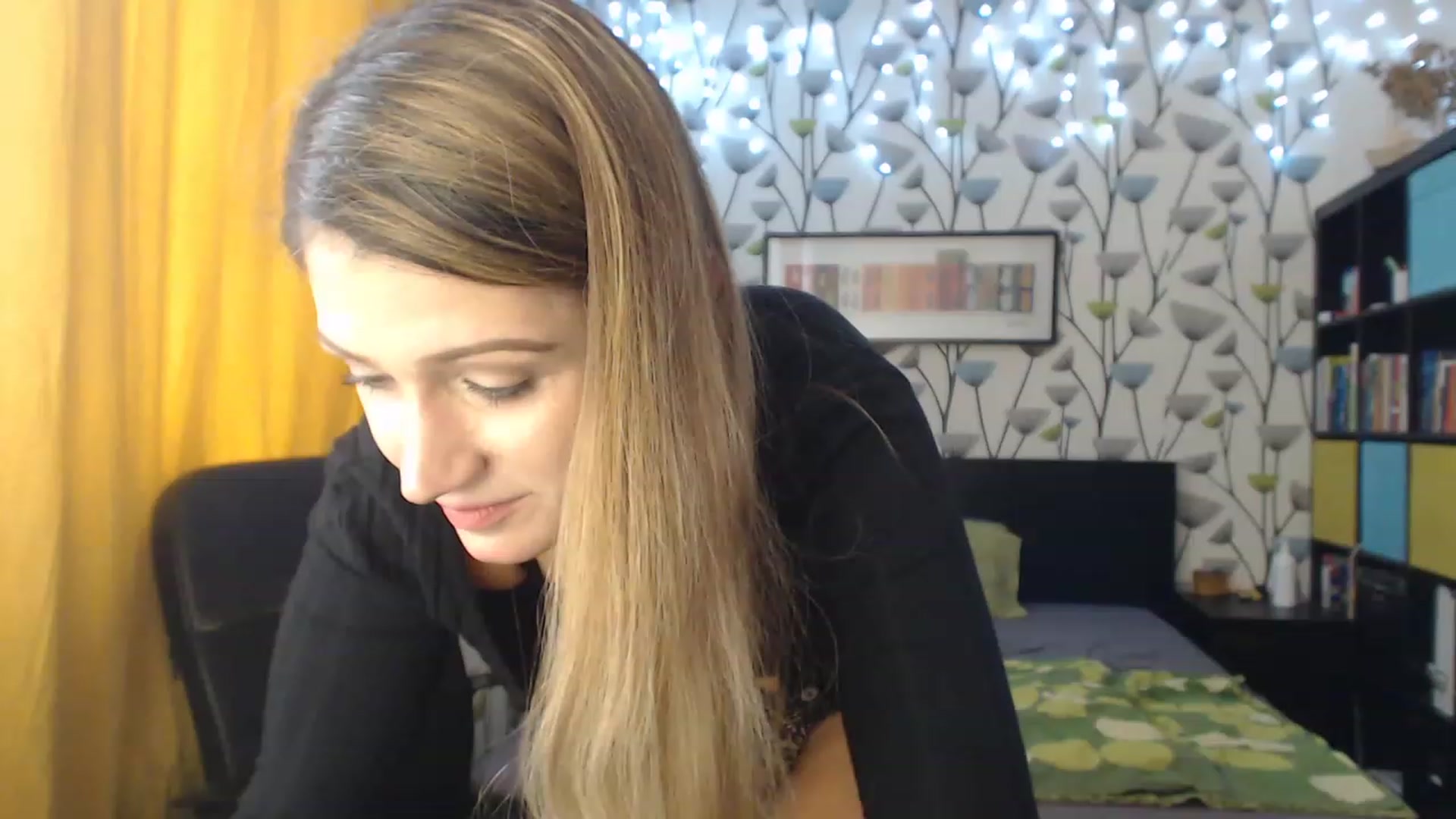 Gallery image thumbnail from BlakeLivelyi's myfreecams stream on, 12/15/2022, 11:23 image 19 of 20