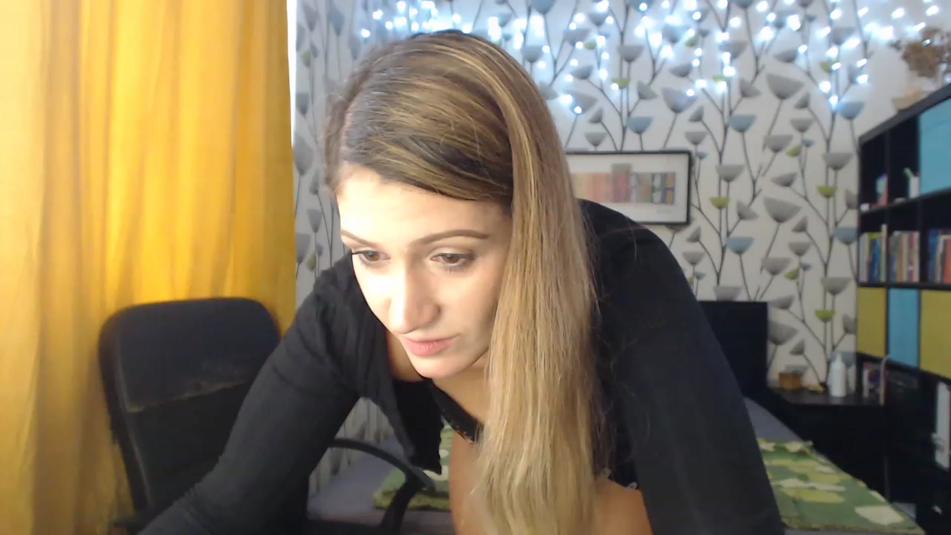 Gallery image thumbnail from BlakeLivelyi's myfreecams stream on, 12/15/2022, 11:23 image 18 of 20