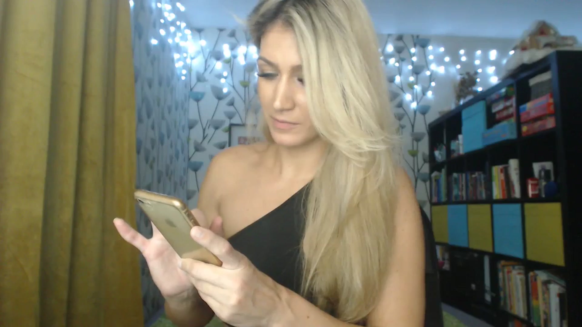 Gallery image thumbnail from BlakeLivelyi's myfreecams stream on, 12/12/2023, 16:15 image 5 of 20