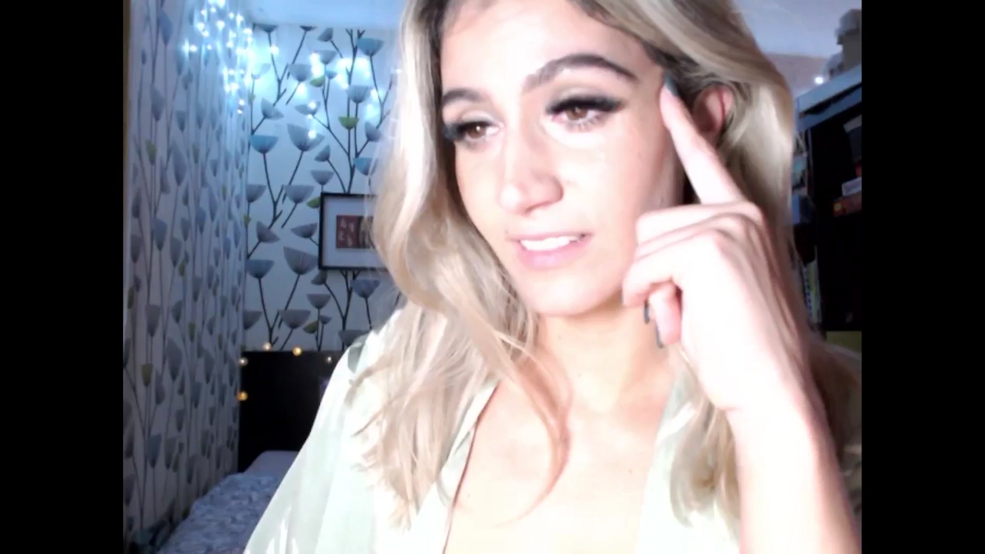 Gallery image thumbnail from BlakeLivelyi's myfreecams stream on, 11/18/2024, 16:35 image 7 of 20