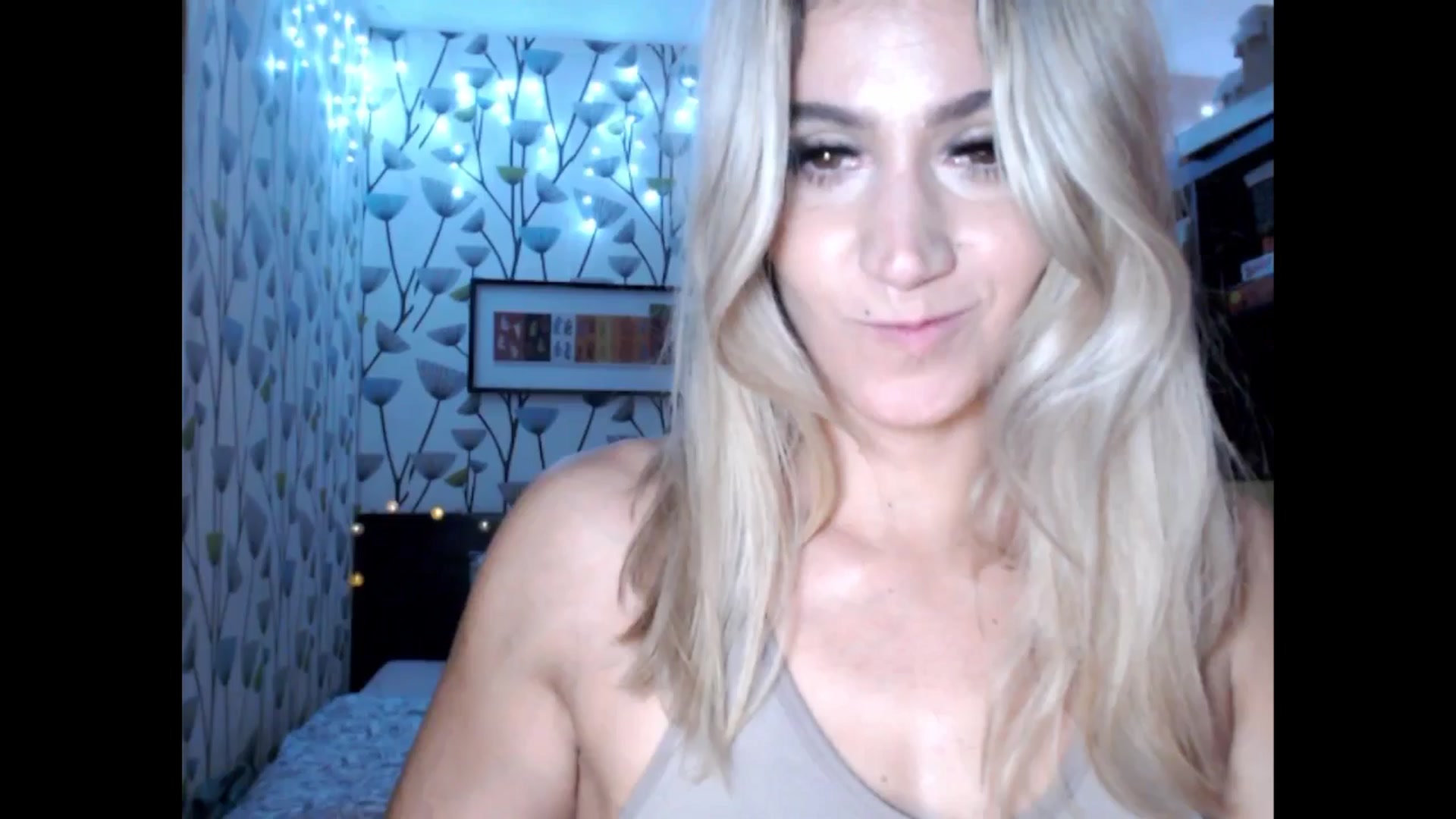 Gallery image thumbnail from BlakeLivelyi's myfreecams stream on, 11/18/2024, 16:35 image 16 of 20