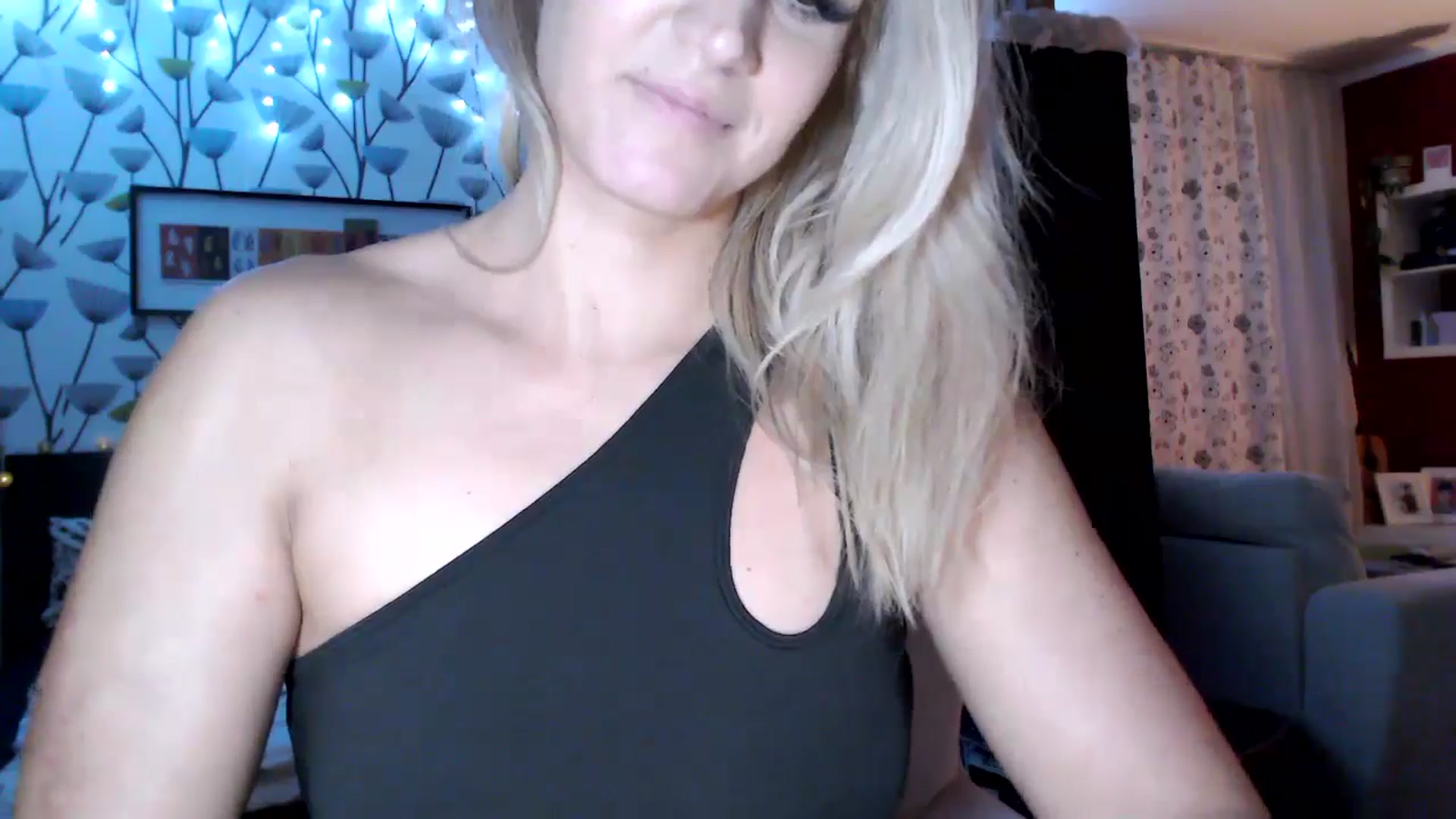 Gallery image thumbnail from BlakeLivelyi's myfreecams stream on, 12/10/2024, 16:00 image 10 of 20