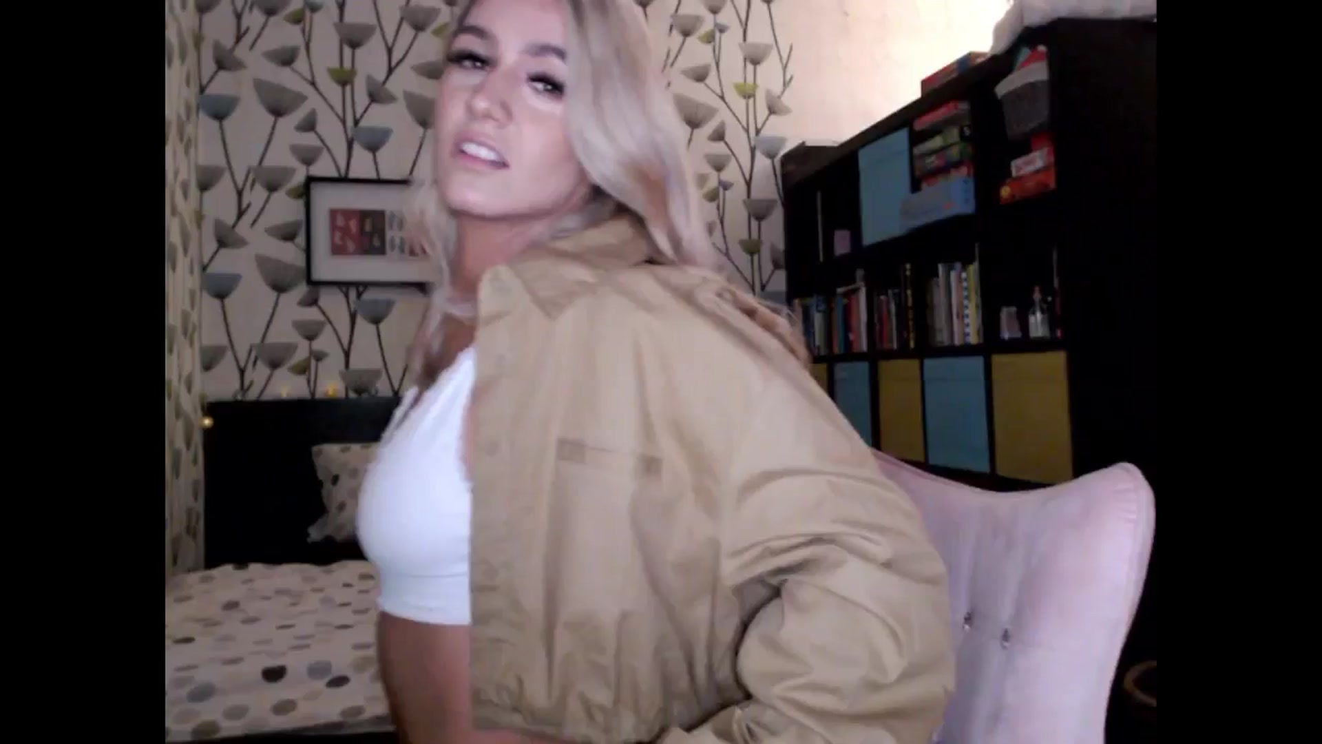 Gallery image thumbnail from BlakeLivelyi's myfreecams stream on, 12/13/2024, 14:58 image 6 of 20