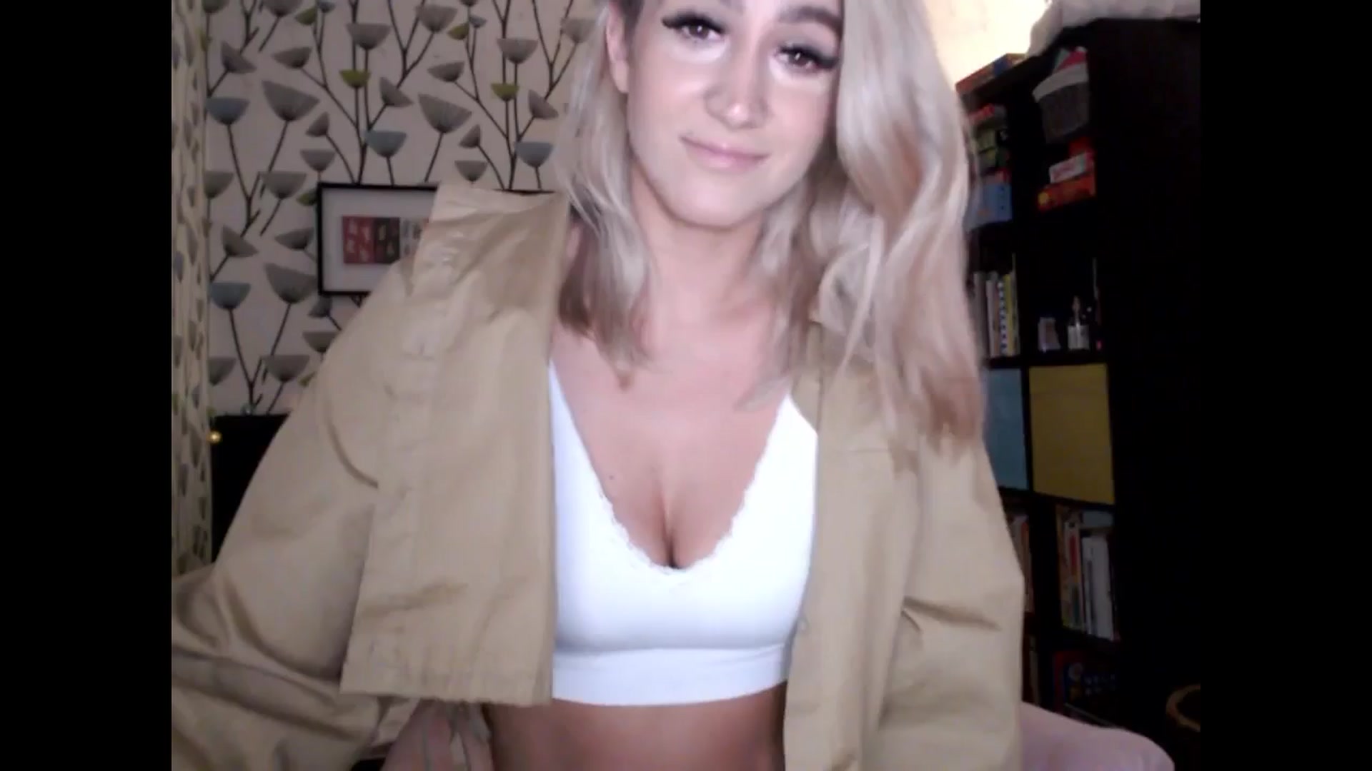 Gallery image thumbnail from BlakeLivelyi's myfreecams stream on, 12/13/2024, 14:58 image 5 of 20