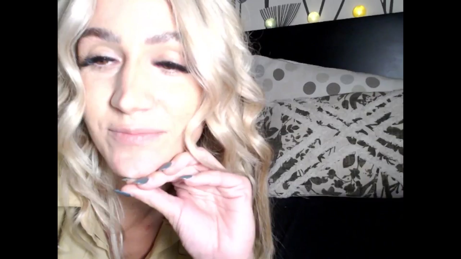 Gallery image thumbnail from BlakeLivelyi's myfreecams stream on, 12/14/2024, 16:14 image 13 of 20