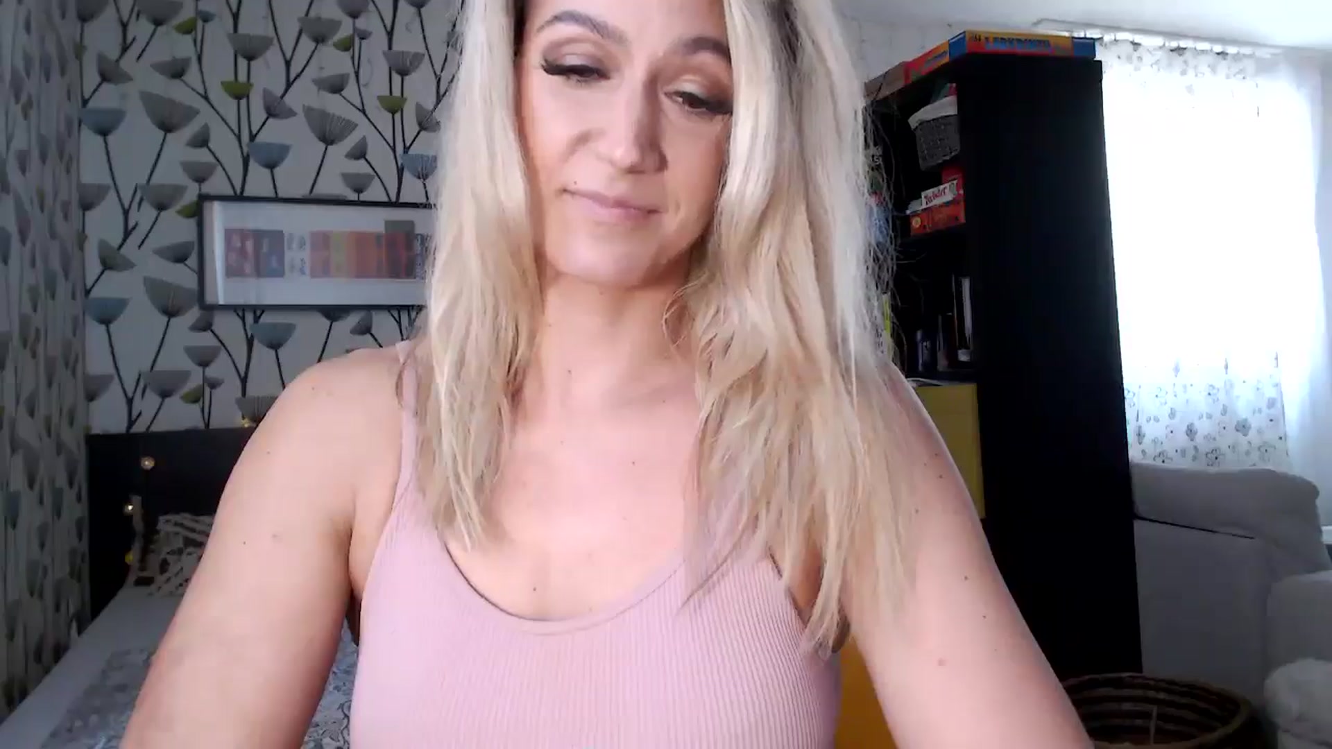 Gallery image thumbnail from BlakeLivelyi's myfreecams stream on, 04/03/2025, 13:31 image 12 of 20