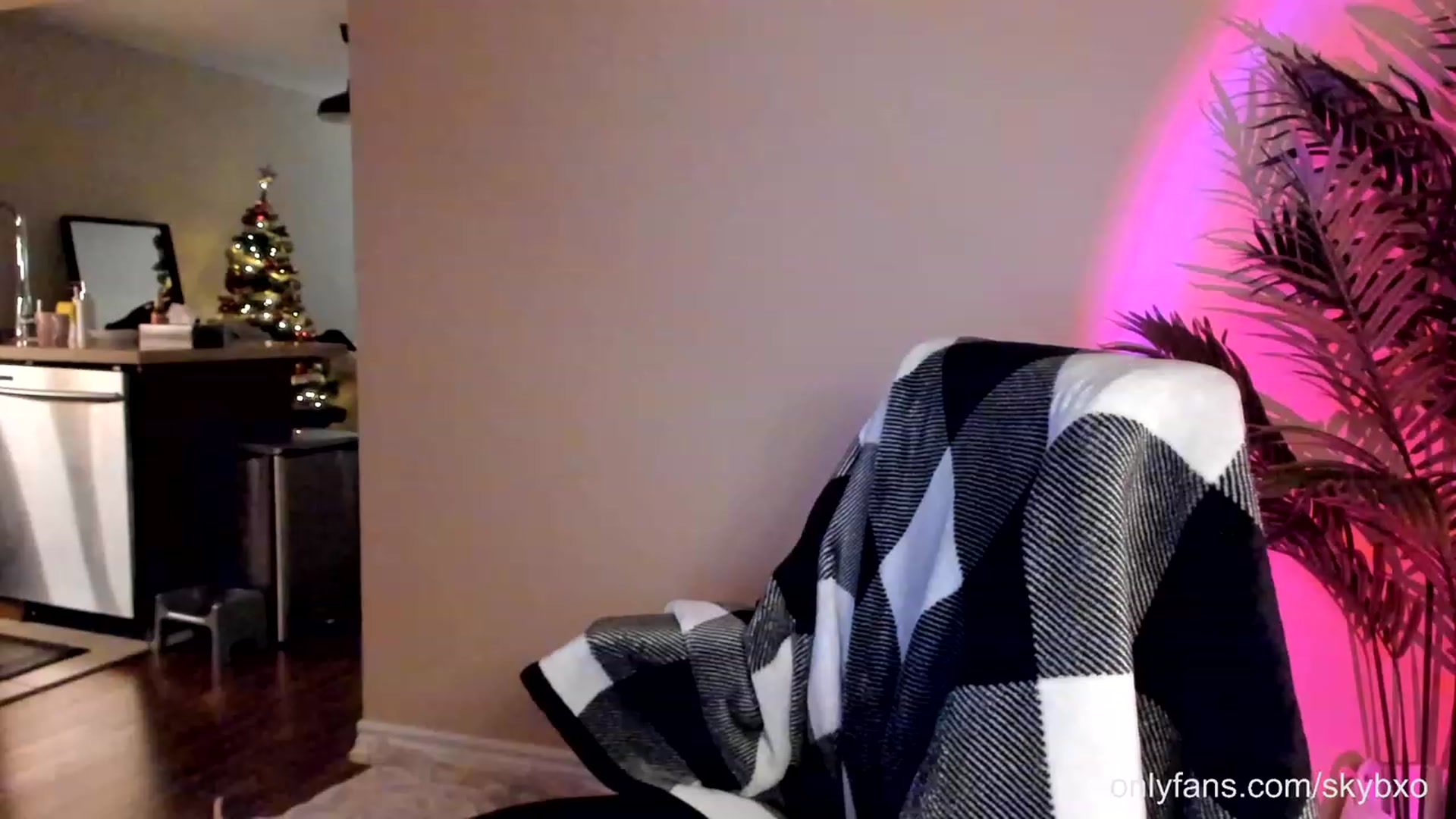 Gallery image thumbnail from BlakeSky's myfreecams stream on, 01/10/2023, 03:45 image 14 of 20