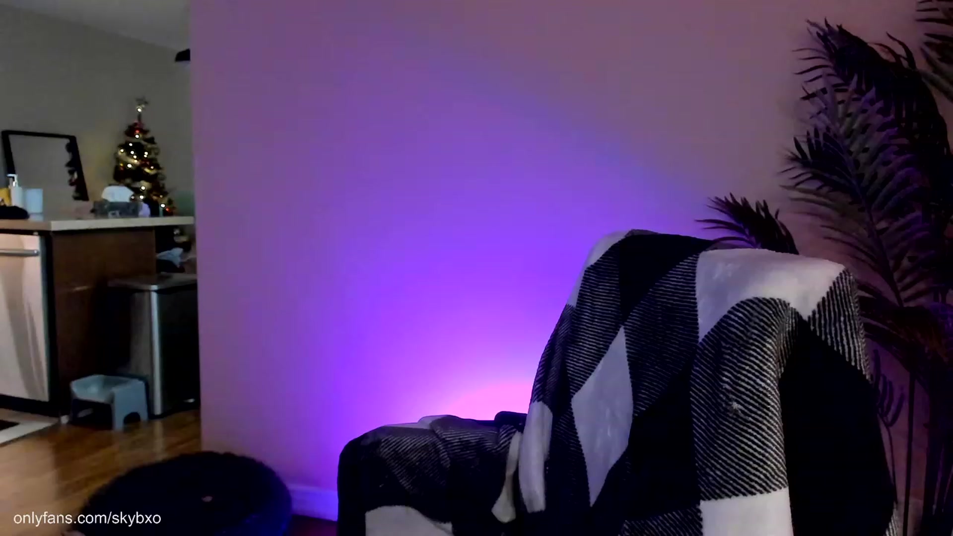 Gallery image thumbnail from BlakeSky's myfreecams stream on, 01/13/2023, 04:08 image 7 of 20
