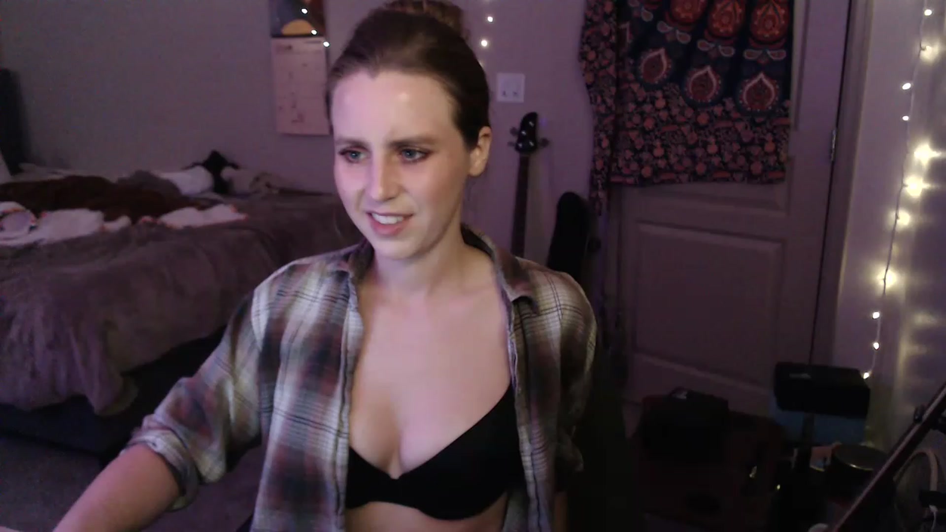 Gallery image thumbnail from Blake_Bardot's myfreecams stream on, 06/21/2023, 03:30 image 18 of 20